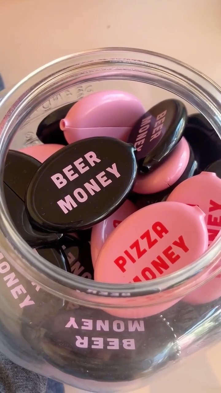 🍕🔥 Pizza lovers, this one’s for you! @pitfirepizza has the must-have merch to show your pizza pride. 🎄Perfect for gifting (or keeping 😉) — Christmas is coming, so don’t wait! 🎁 Shop now and spread the cheesy cheer!
#StadiumPromenade #LetsEatOC #OrangeCA #PitfirePizza #PizzaMerch #GiftTheSlice #ShopNow #PizzaLovers #CheesyGoodness