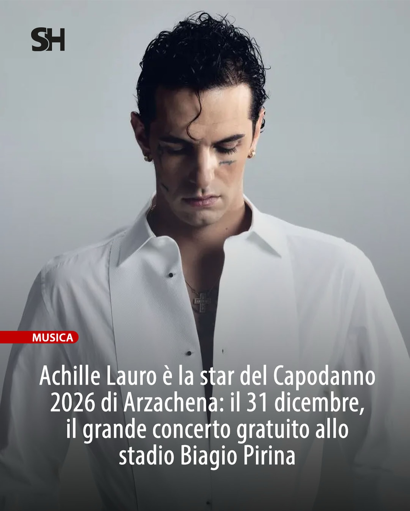 Capodanno 2026 in Sardegna si preannuncia indimenticabile! ✨ 🎤 Sarà Achille Lauro il protagonista del grande concerto gratuito ad Arzachena per dare il benvenuto al nuovo anno. L’appuntamento è per il 31 dicembre allo stadio Biagio Pirina, in una serata che promette musica ed energia pura. 🎉 🏟️ Ma non è tutto: il live di Arzachena sarà la data inaugurale del nuovo tour dell’artista, che lo vedrà esibirsi per la prima volta negli stadi italiani. Un evento unico che unisce festa, comunità e grande spettacolo, confermando Arzachena come cuore pulsante della musica sull’isola. 🗓️ Vuoi conoscere tutti i dettagli e gli orari? Leggi l’articolo completo sul nostro sito SHmag.it! 📷 Andrea Bianchera Capodanno 2026 in Sardegna si preannuncia indimenticabile! ✨ 🎤 Sarà Achille Lauro il protagonista del grande concerto gratuito ad Arzachena per dare il benvenuto al nuovo anno. L’appuntamento è per il 31 dicembre allo stadio Biagio Pirina, in una serata che promette musica ed energia pura. 🎉 🏟️ Ma non è tutto: il live di Arzachena sarà la data inaugurale del nuovo tour dell’artista, che lo vedrà esibirsi per la prima volta negli stadi italiani. Un evento unico che unisce festa, comunità e grande spettacolo, confermando Arzachena come cuore pulsante della musica sull’isola. 🗓️ Vuoi conoscere tutti i dettagli e gli orari? Leggi l’articolo completo sul nostro sito SHmag.it! 📷 Andrea Bianchera