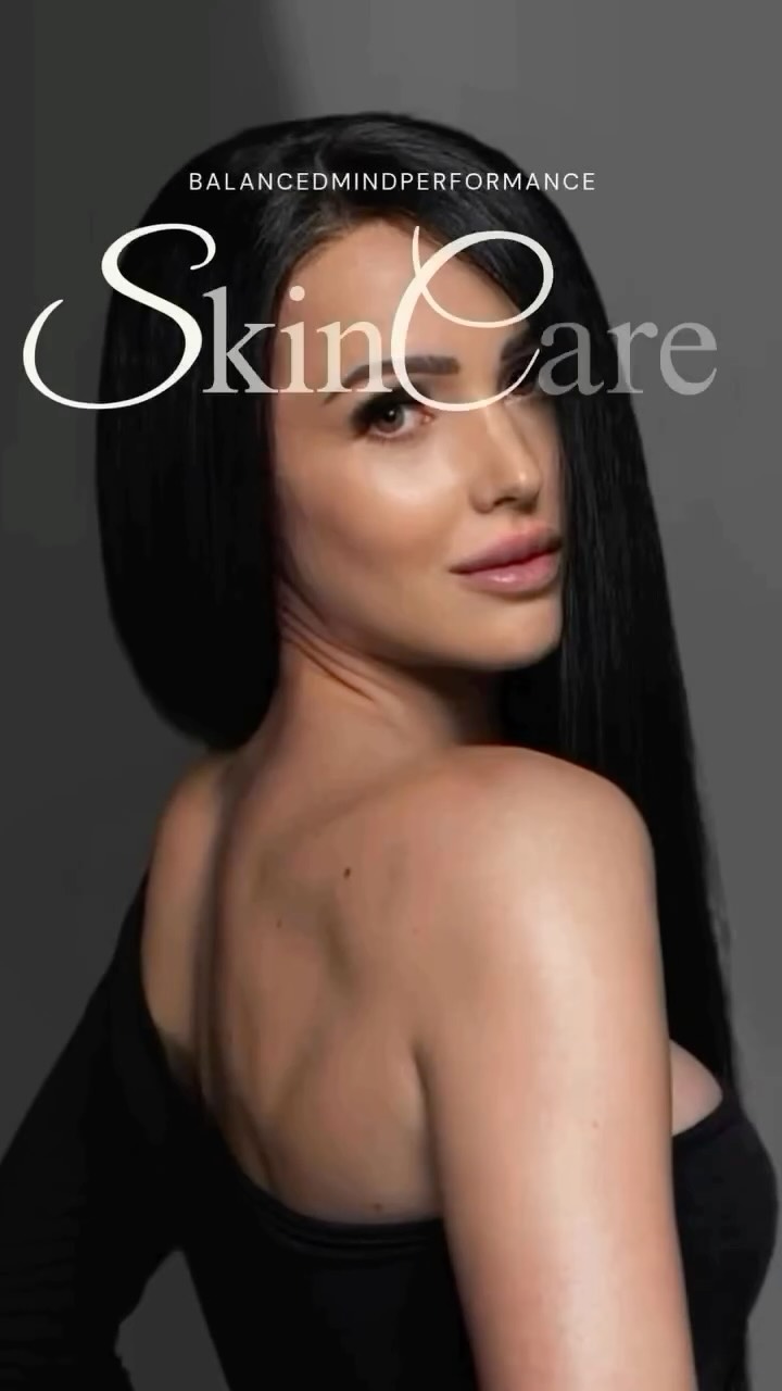 ✨ Glow von innen beginnt auf deinem Teller! 🥑
Was du isst, sieht man – und zwar im Spiegel und du fühlst es in deinem Kopf. 🌿💫
Eine nährstoffreiche Ernährung stärkt nicht nur deine Haut, sondern auch dein Wohlbefinden und deine mentale Balance. 💧🧠
💡 Tipp: Kombiniere farbenfrohes Gemüse, Beeren & Omega-3-reiche Lebensmittel für deinen täglichen Skin-&-Mind-Booster!
#SkinFood #HealthyGlow #EatForYourSkin #MindAndBodyBalance #BeautyStartsInside