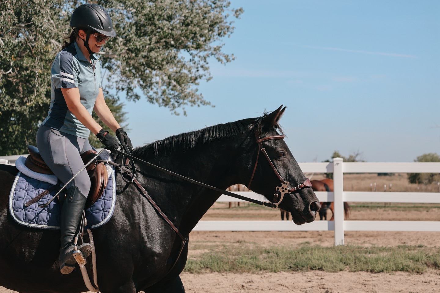 Having a place to escape - whether after a long day at school, a tough day at the office, or a weekend plan - means everything. Sometimes, an outlet paired with the right community is all you need to find your balance again ⚖️🐴 #horses #horsegirl #Colorado #LongmontColorado #horsebackriding