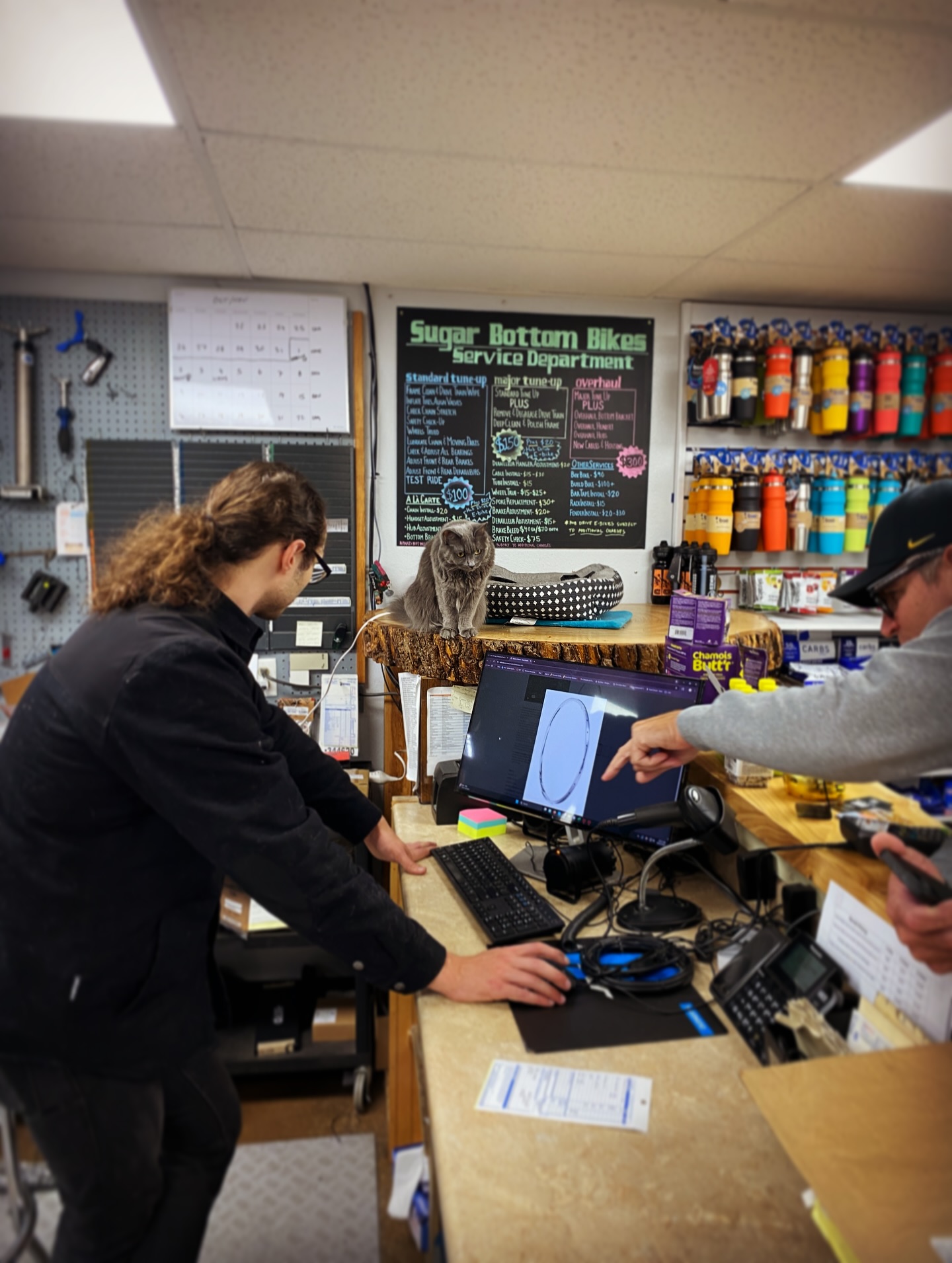 It’s not the off season but now is a great time to start that next big project. New bike? New wheel build? Suspension overhaul? Smokey and Cole are ready for consults on your next project! Come see us today!
.
.
.
.
.
#sugarbottombikes #sugarbottom #northliberty #northlibertyiowa #coralville #coralvilleiowa #cedarrapids #cedarrapidsiowa #iowacity #iowacityiowa #solon #soloniowa #iowabike #iowacycling #bikeiowa #bikeiowacity #onlyiniowa
#shopcat #smokeytheshopcat