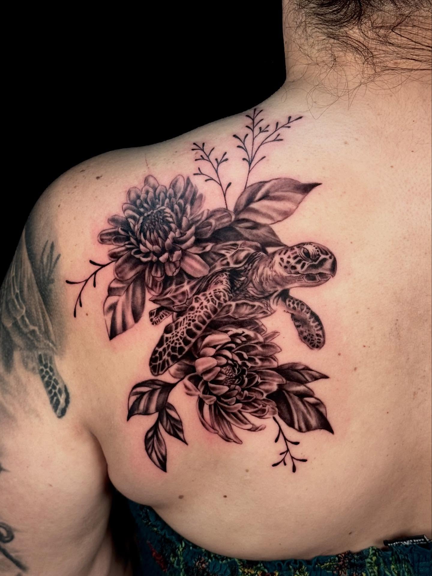 My first sea turtle! Additional florals added in a second session. Thank you for the fun project @f.e.bowie 🫶🏼
Done in July 2025 (first session) and October 2025 (second session)
Learning Moment #5: As a 30-something year old entering the tattoo industry, one of the first things my mentor explained to me was how age doesn’t mean a thing when it comes to talent. “It’s going to happen a lot - you’ll meet people 10 years younger than you that are way better at tattooing. They might wanna teach you some things and give you critiques on your work, and you have to stay humble about that.” 
This feeling was actually familiar to me, and it wasn’t a bothersome one at all. In my last career, there were times when I led teams of staff that were older than me, and it was definitely a different dynamic. If I ever corrected them or gave constructive feedback on their work, I remember dealing with more pushback than my other staff. “Do they not respect me because I’m younger than them?” Remembering how it felt not to be taken seriously back then, I made sure to take my mentor’s advice. Age doesn’t matter here. Talent and experience are all that count. And more than anything, I’m extremely proud of the young artists I work with for finding their calling so early in life, and I know I will always be learning from them. 
TLDR: Age doesn’t matter! Ok wait out of context this sounds awful so I think you should actually read this one in full 😅
#tattoo #tattooartist #arizonatattoo #arizonatattooartist #femaletattooartist #ink #inktherapy #tattooideas #blackandgreytattoo #blackandgreyrealism #seaturtletattoo #floraltattoo