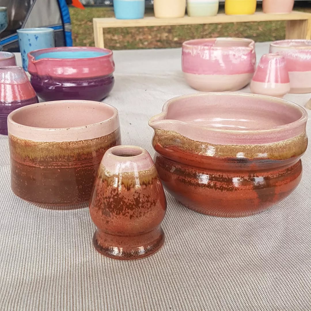 Matcha tea set with the new color combination.
Still not sure about the name 😅 Nothing clicked yet..
But I know for sure I'm going to make more of it, mugs and bowls of all sizes and shapes, because I love this new combo!
Here are some of the name ideas that I got from you :
* Red Root
* Maple Daze
* Rust Crystals/Quarts
* Ruby Tree
* Desert Dream
* Cinnamon Forest
* Strawberry Jam
* October Vibes
* Sand Dream
* just Autumn!
Thank you alllll 🍁❤️