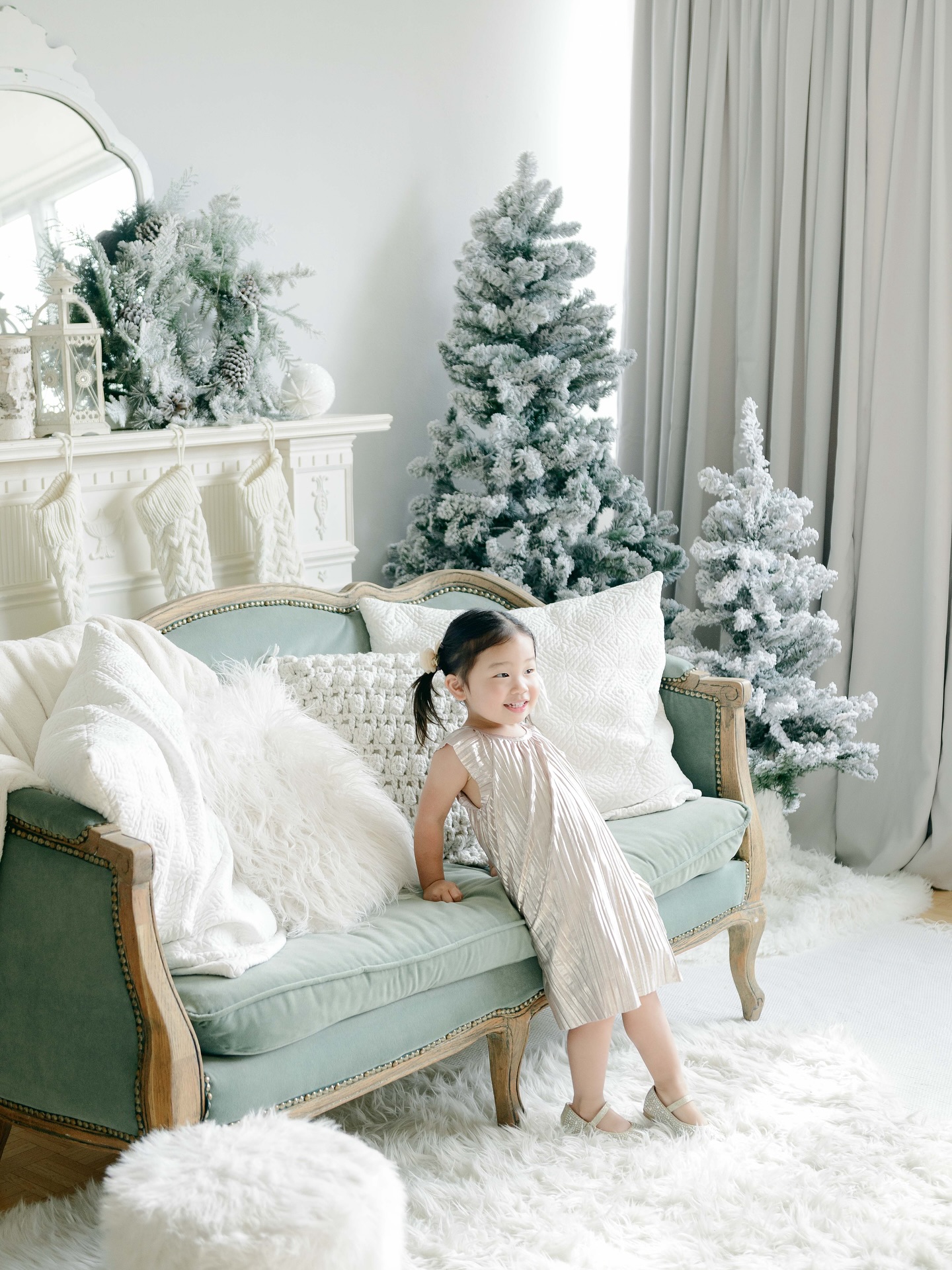 Have you seen the 🌲COZY FROST HOLIDAY MINIS🌲 setup in action?? This sweet family was one of the first to get to experience it in all its Christmas glory!! Honestly this day was such a blast - my heart was bursting with all the cuteness (and I may have frightened our little furry friend with my inevitable and immediate gushing love for him 💁🏼♀️). I can’t wait to post our second family living it up in here 👀🥰
.
.
.
.
.
.
#holidayminisessions #holidayminis #holidayminiphotosessions #christmasminis #holidayministoronto #familyphotography #maternityphotography #newbornphotography #weddingphotography #torontomaternityphotographer #torontonewbornphotographer #torontofamilyphotographer #torontoweddingphotographer #torontophotographer #gtaphotographer #ontariophotographer #torontoportraitphotographer #torontoeventphotographer #refinedpresets #refinedco #lightroompresets #naturallight #naturallightphotography #lightandairy #megmateraphotos