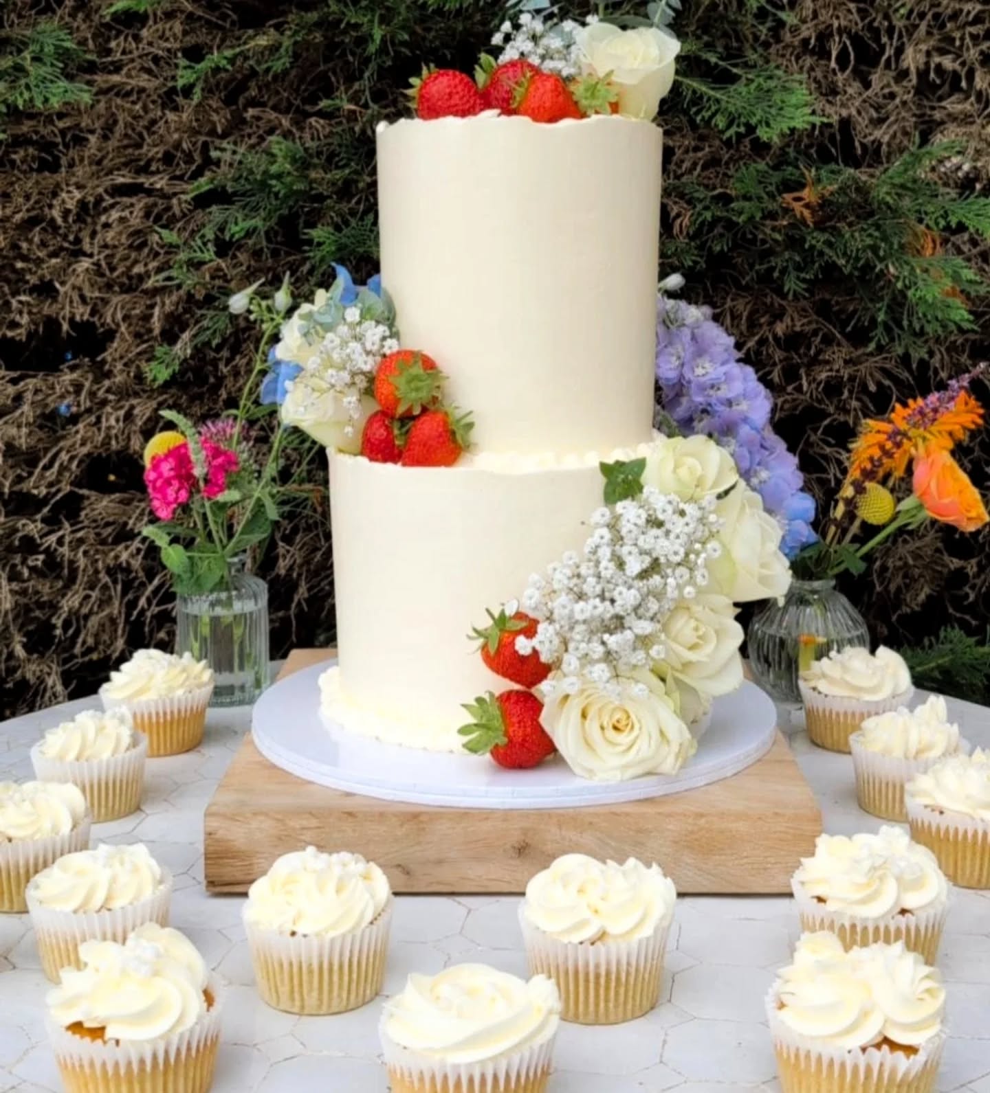 ❤️“Three Milestones. One Baker. Endless Love.”❤️
From baby shower to first birthday… and now their wedding day. 🕊✨
It’s been the sweetest journey creating for Hannah and Ollie — and this time, their countryside celebration called for a two-tier strawberry & white chocolate cake, surrounded by delicate cupcakes to match.
Each fresh bloom was hand-prepped and placed with care, bringing a touch of natural romance to their outdoor wedding. 🌸🍓
If you’re planning your own special day, my wedding cake brochure is designed to guide you through every detail — from flavour pairings to dessert table styling. I also offer personalised taster sessions so you can find “the one” (cake, of course!). 💍
📩 Tap the link in my bio to explore the brochure or book your tasting with Sanah’s Mixing Bowl. Let’s make your sweetest memories together.
#WeddingCake #countrysideweddingvenue #StrawberryAndWhiteChocolate #SanahsMixingBowl #LuxuryWeddingCake #CakeDesigner #WeddingDessertTable #UKBaker #brightonfood
#brightonfoodies
#brightonhomebaker #brightoncakedelivery #brightonuk #brightonbaker #brightonwedding