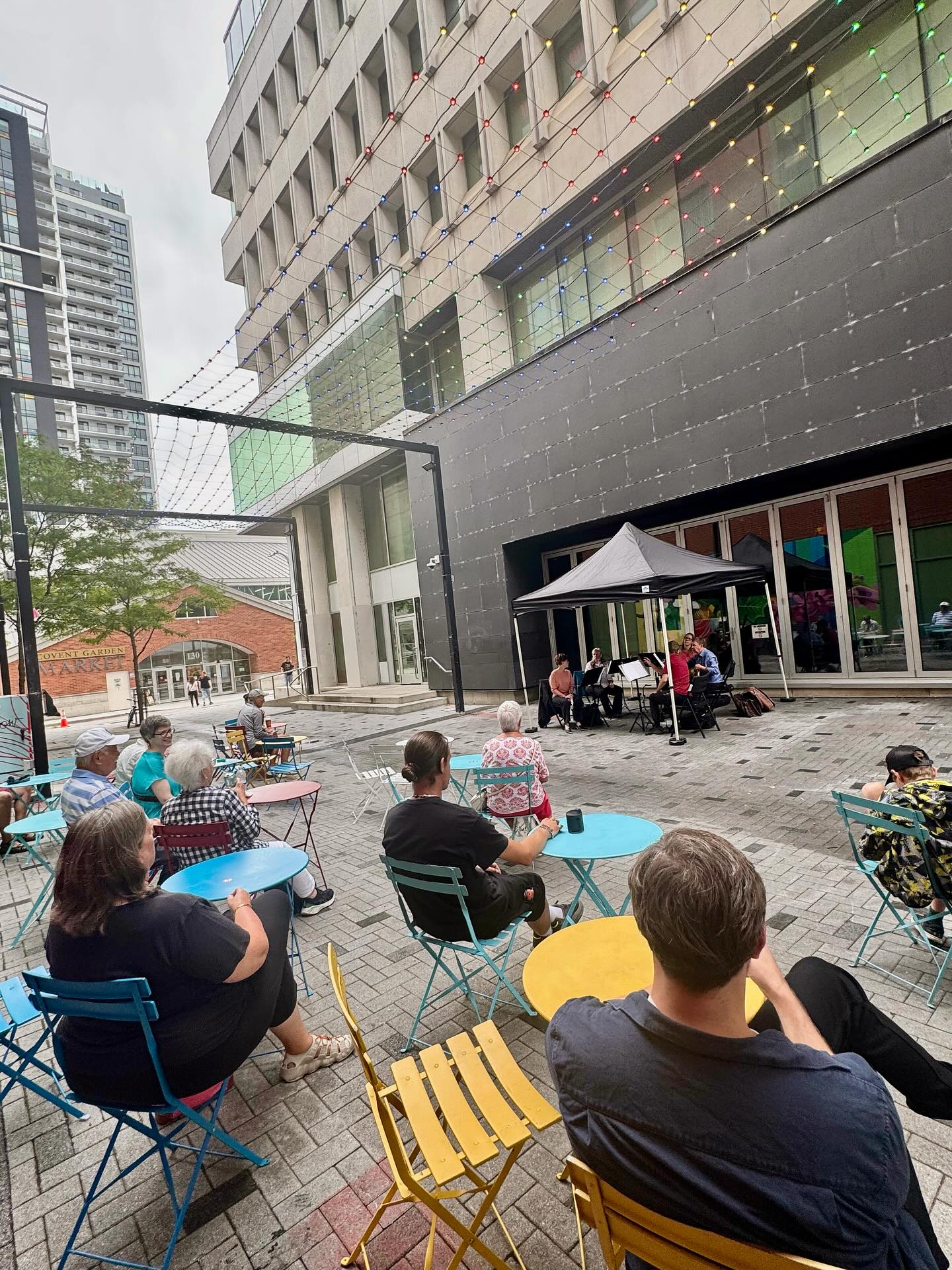With October in full swing and colder fall days officially here, we are looking back on Wednesday Lunchtime Live Music performances from @london_symphonia musicians which took place throughout August and September! ☀️
Many thanks to all who came out and to the musicians for their musical offerings! We were delighted to offer these free musical experiences supported by the Paul Seed Fund through @londoncommunityfoundation which we presented with @dundas_place. 🎶🍜🥪