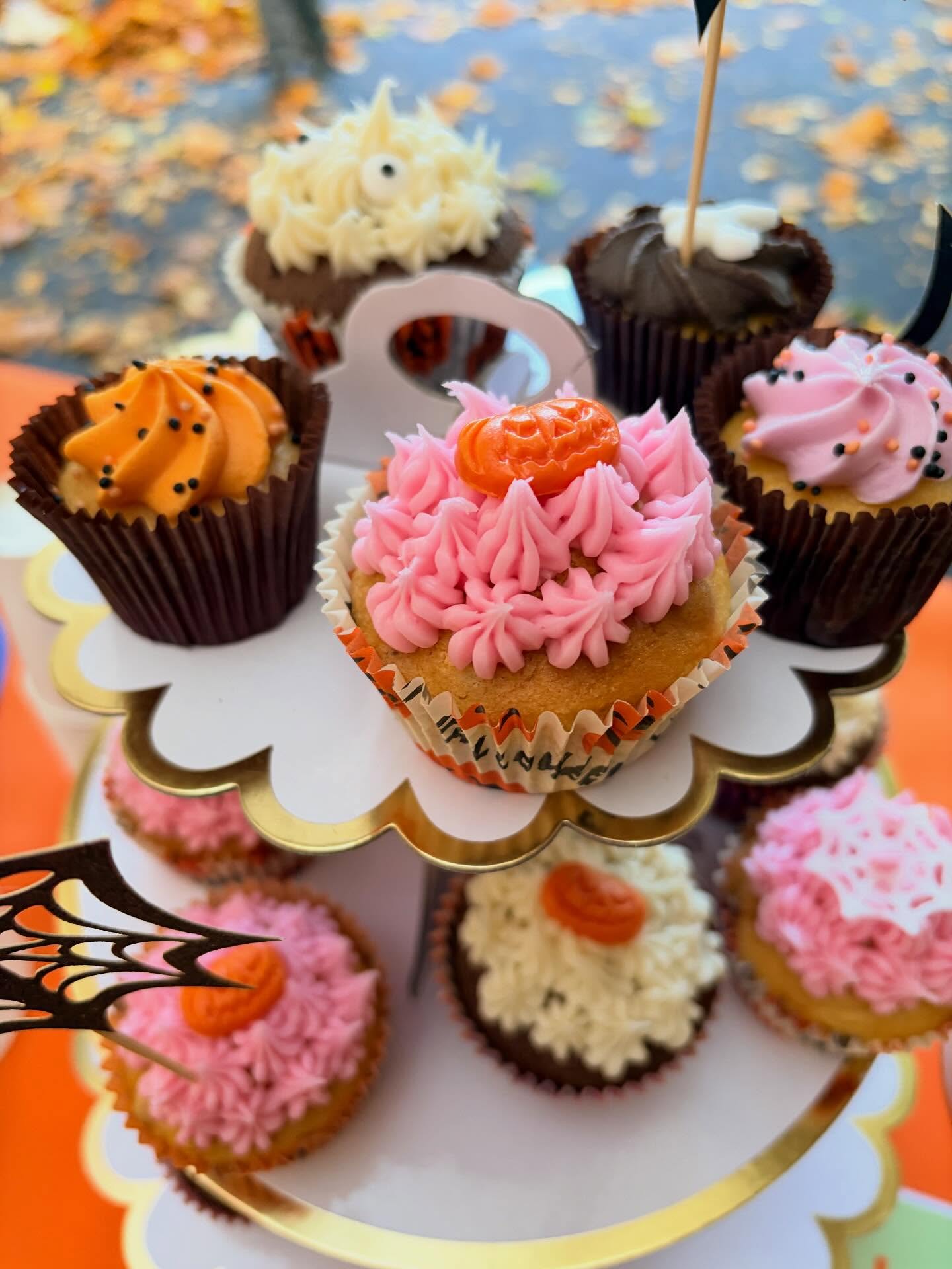 🎃 Thank you to all our families for supporting us this evening at our Pumpkin Party, together you helped raise over £200. We finish tomorrow and will see you back on Monday 3rd Nov, where we welcome our new member of staff Shannon 😀 Have a lovely half term…
PS someone has been banished 😉 x