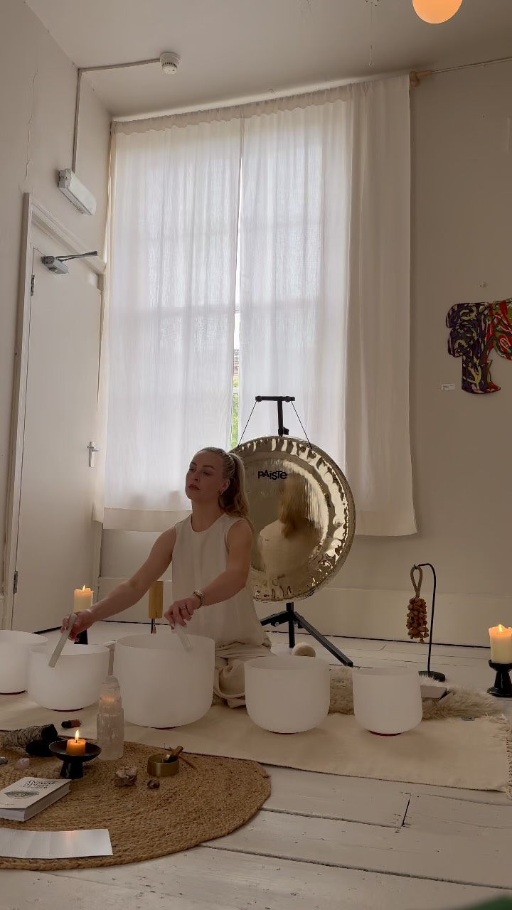 Celebrating 4 years of Vadoma Sound Ceremonies this week! 🥹Thank you to each and everyone of you that has come along to a Sound Ceremony at some point over the years.
Lots of people thought it was very strange of me to put my artist career on hold and try something new, myself included at times. Thankfully I chose to listen to my intuition and pivot instead of staying somewhere that was no longer fulfilling me. It’s honestly been the most rewarding years of my life yet. So many beautiful interactions, so much connection, lessons learned and long but fulfilling days studying and holding space for so many of you.
Vadoma is where my heart sings, a place that always brings me back to myself and a place I hope does the same for you too. Holding these Sound Ceremonies is something that brings me so much joy. I will never tire of seeing your beautiful rested faces as you come back around at the end of the sound journeys. Thank you for trusting me and for taking time to come back to yourselves. It’s truly an honour getting to spend so much of my time and energy using sound in this way and I’m so excited to see what the next 4 years bring! 🫶🏼🤍