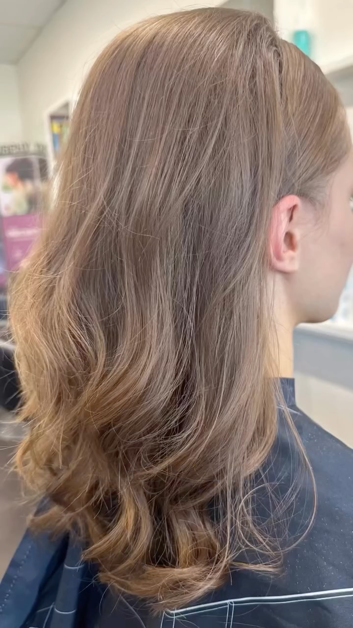 Save this for the next time you want effortless, touchable volume that lasts - perfect for the event season ahead. ✨
Or let us take care of everything… Tap the link in bio to book your blowout
#adelaidehair #adelaideblowdry #kevinmurphyadelaide