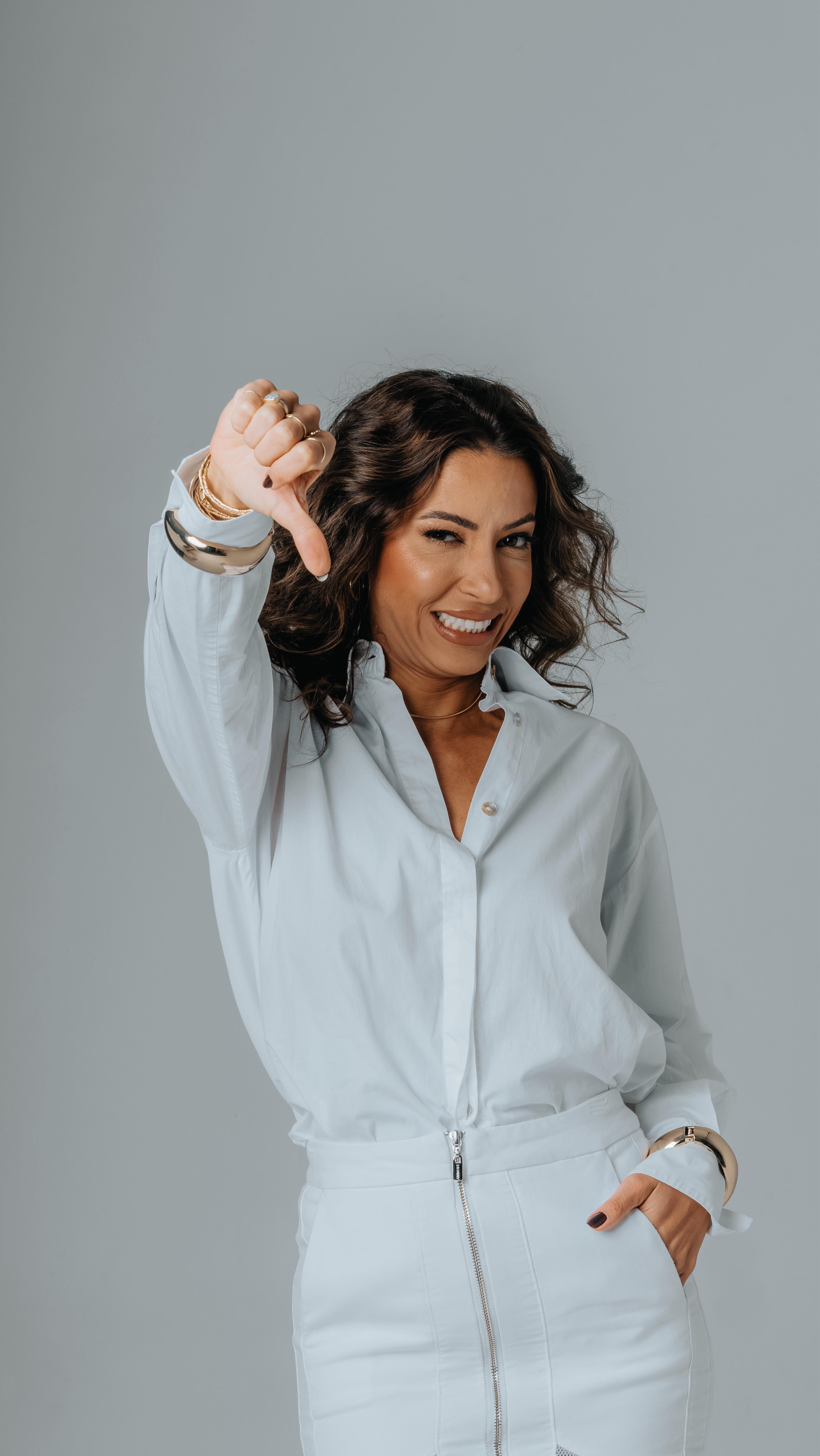 Entrando na trend pq eu tô muito moderna e antenada!!!
😂😂
E pra você, quem ta fora??