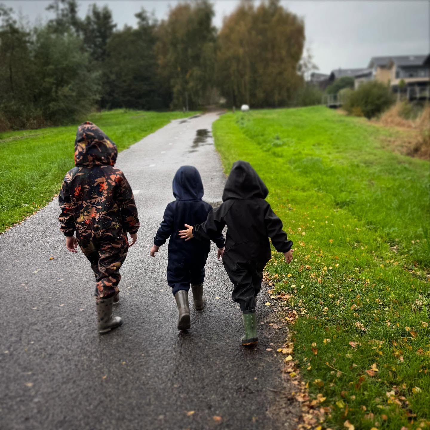 Wist je dat.. je niet smelt van regen? En kinderen het vaak juist heerlijk vinden om met dit weer buiten plezier te maken! ☔️
#kinderoefentherapie #kinderfysiotherapie #oefentherapie #fysiotherapie #motorischeontwikkeling #grovemotoriek #fijnemotoriek #peuters #kleuters #basisschoolkind