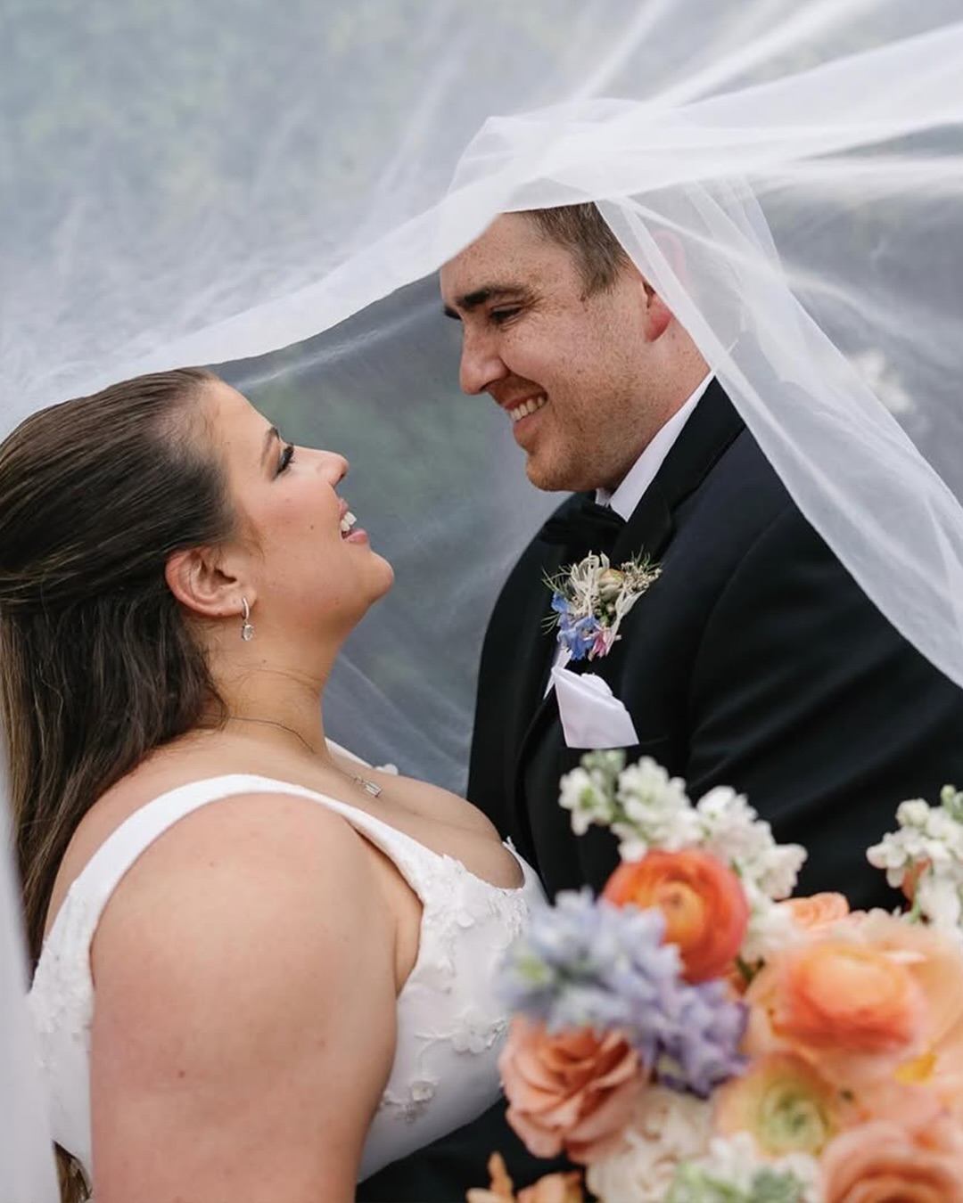 Married at the Pen Ryn Estate 8, surrounded by love, laughter, and timeless beauty. The most perfect summer day.
Photo: @captured.by.jessicalynn
Venue: @penrynestate
Beauty: @makeupbylexiela
Entertainment: @ebetalent
Couple: @hannahzaatar @jacobgrim200
Book your appointment:
info@thecardco.ae | +971 4 364 9280
#linkinbio #TCCDubaiBride
#WeddingStationery #Bride #DetailsMatter #DIFCDubai #DesignWithPresence #StationeryInBloom
#SummerVibes #LuxuryInvitations #TheCardCo #LuxuryStationery #Dubai #DIFC #CardCoLuxury #Stationery #2025WeddingTrends #2025Brides #WeddingInspiration #LuxuryWeddingInvitations #BespokeStationery #GreetingCards #UAE #Weddings #CraftedFineStationery #BespokeStationery #CardCoLuxury #WeddingInspiration #ParisHilton #OscarDeLaRenta #WeddingDesign