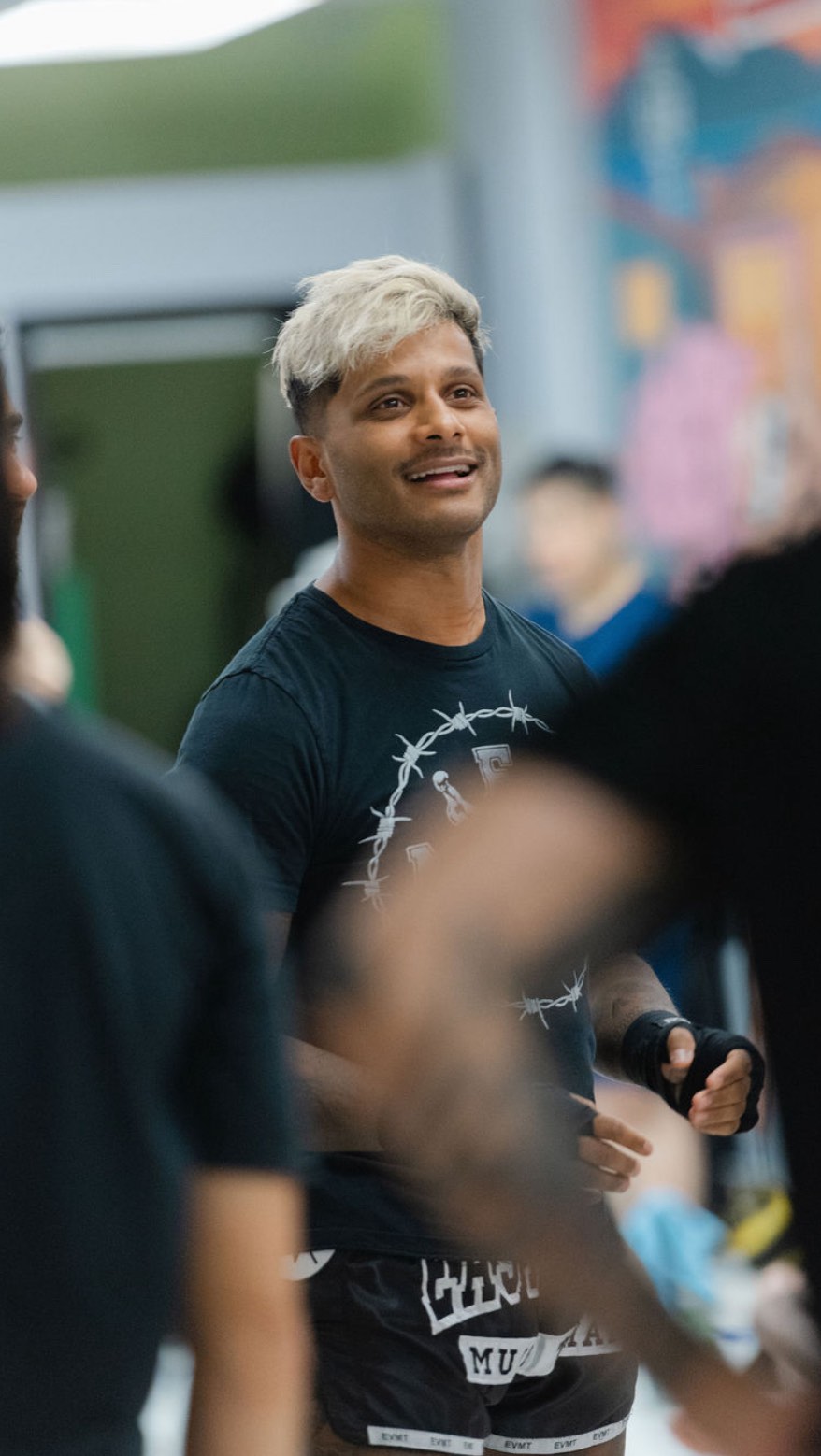 Feints and fakes…
perfect ways of either causing your opponent to show a reaction or initiating a way to create an opening 🙏🏼
Knowing how to fake and fake well are two different things. We’ll be breaking down how to effectively fake or feint all week so get yourself in class!
📧hello@evmt.ca
📲 Phone: 1 (778) 834-2038
📍 318 E 5th Ave, Vancouver BC
#muaythaivancouver #vancouver #kickboxing #martialarts