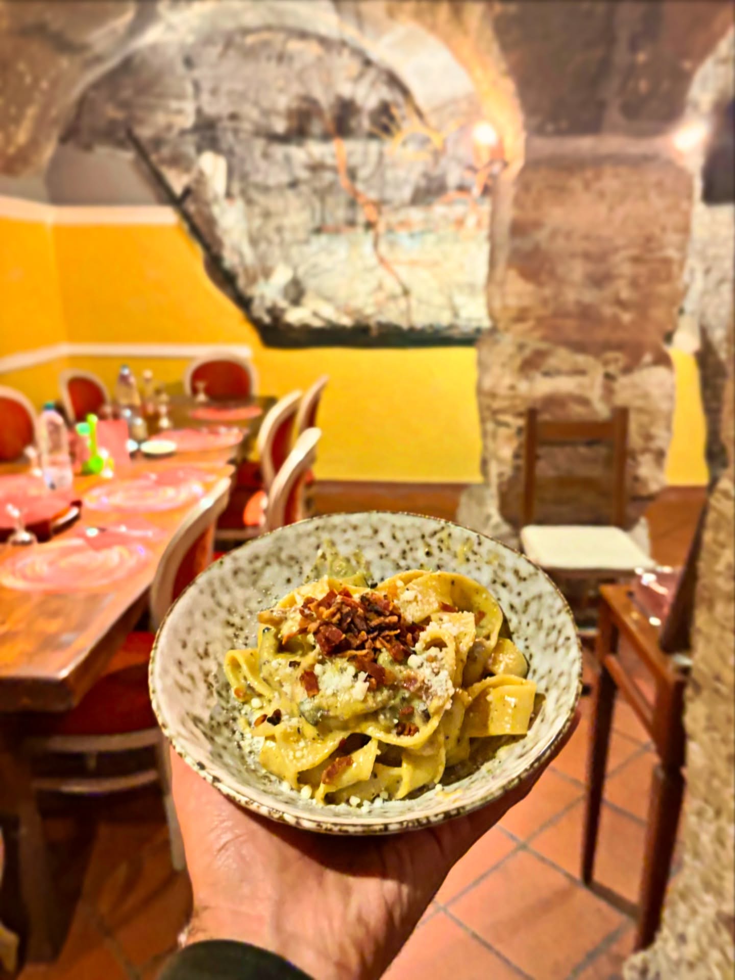 E voi le avete già provate le nostre pappardelle alla carbonara? Magari anche con una spolverata di tartufo…❓🤩
Vi aspettiamo tutti i giorni da:
Lunedì 12:30-14:30
Martedì 12:30-14:30/19:30-21:30
Mercoledì 12:30-14:30/19:30-21:30
Giovedì 12:30-14:30/19:30-21:30
Venerdì 12:30-14:30/19:30-21:30
Sabato 12:30-14:30/19:30-21:30
Domenica 12:30-14:30
Per info e prenotazioni
📞0774312256