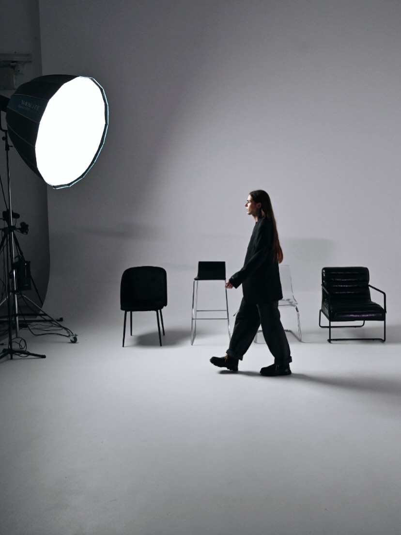 Studio101 siūlo viską kas tik reikalinga kuriant jūsų autentišką turinį!
🎥 1. Įranga: foto/video bei galingas apšvietimas
🎙️ 2. Garso sistema: podcastams ir video interviu
🎬 3. Fonas ir erdvė: skirtingi dekorai, sienelės ir kt.
🖥️ 4. Programinė įranga ir techninė infrastruktūra
🪑 5. Patogumas ir estetika
Viskas paruošta - trūksta tik Tavęs! 😎
.
.
.
#videostudijakaune #videostudija #fotostudijakaune #fotostudija #tinklalaidziufilmavimas #podcastfilmavimas #kurejai #cikloramakaune