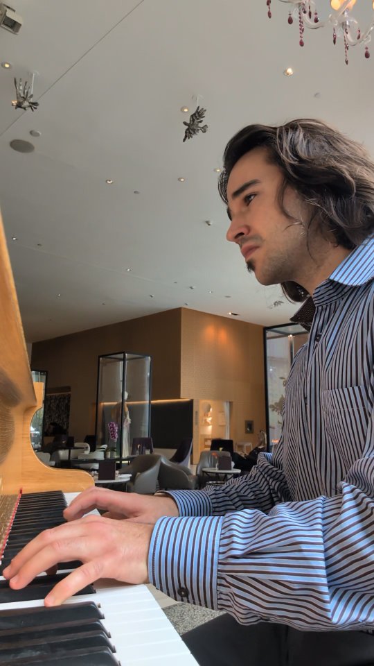 Arietta from Lyric Pieces, op. 12 No.1 by Edvard Grieg ๐ตโ
.
Wishing you all a wonderful day! ๐
.
.
.
#grieg #edvardgrieg #arietta #livemusic #classicalpiano #classicalmusicians