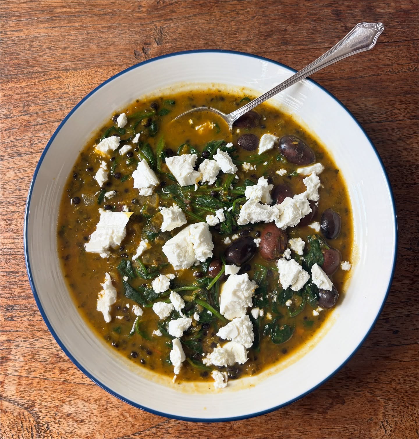 Soup szn is upon us. But don’t settle. PIMP YOUR SOUP! 📣
This @tidefordorganics lentil dhal has been my lunch for the past two days. Half a pot on its own is about 8g of fibre (goal is +30g a day) and 9g of protein (goal is about 30g per meal) so it won’t keep you that full.
BUT if you add about 40g feta, a couple of spoons of Kalamata olives (I literally inhale the @odysea_ltd ones), a quarter of a pack of @merchantgourmet beluga lentils and half a pack of spinach, you bring it up to 16g of fibre (half your daily intake!) and 26g of protein.🧚🏻
YOU’LL BE MORE SATISFIED, YOUR BODY WILL BE HAPPIER AND IT’S GENERALLY MORE TASTY! Win win win! 🧨