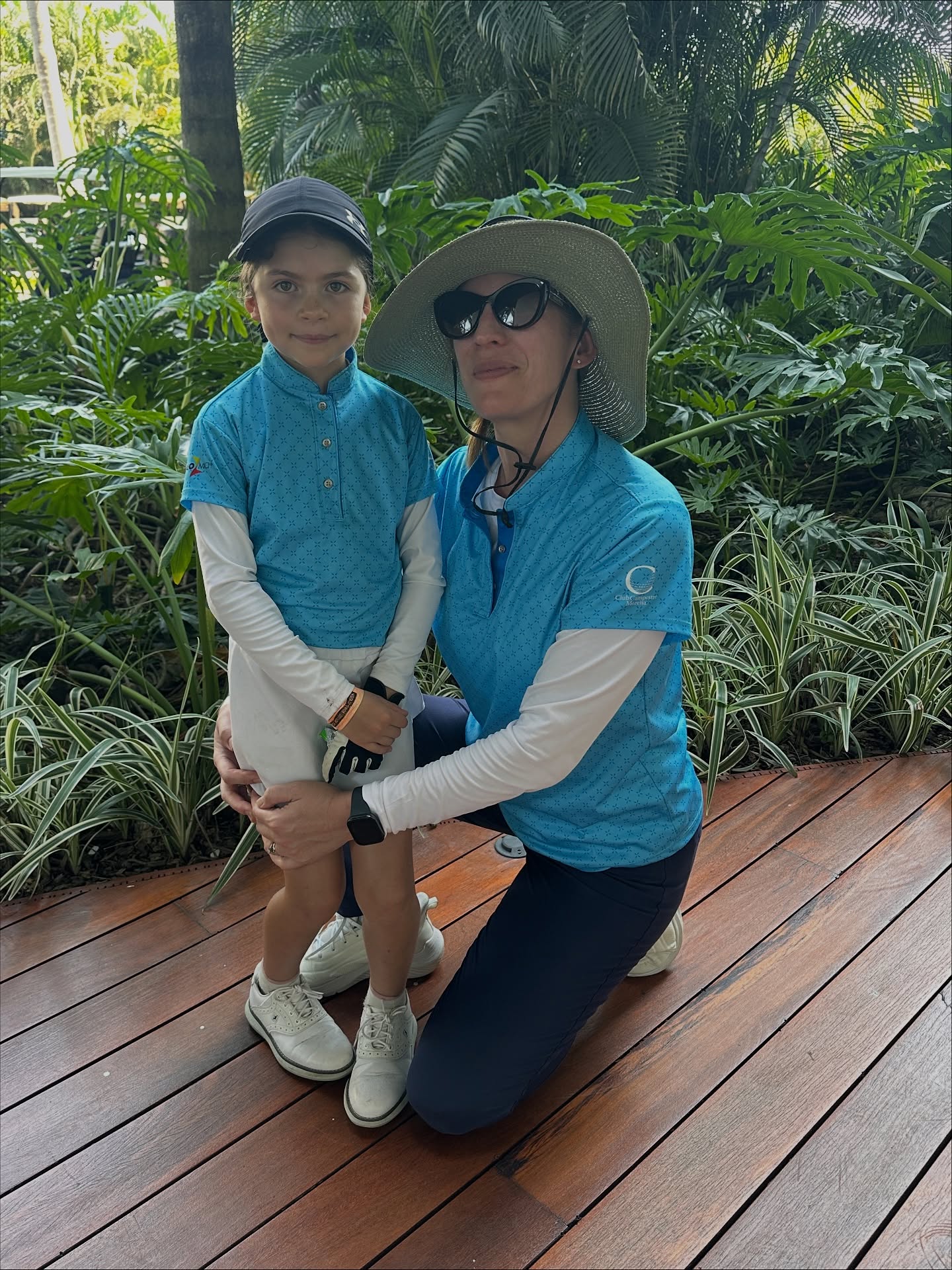 ✨⛳️ Los mejores outfits del MJGA Invitational by Vidanta 2025 🌴
Nuestros jugadores no solo destacaron en el campo, ¡también brillaron con su estilo! 😎👕👗
Colores, combinaciones y mucha personalidad hicieron de este torneo una pasarela de golf juvenil llena de actitud. 💚
👉 ¿Cuál es tu favorito? 👀
#MJGA #Vidanta #MJGAInvitational #JuniorGolf #GolfMexico #GolfStyle #GolfFashion #GolfJuvenil