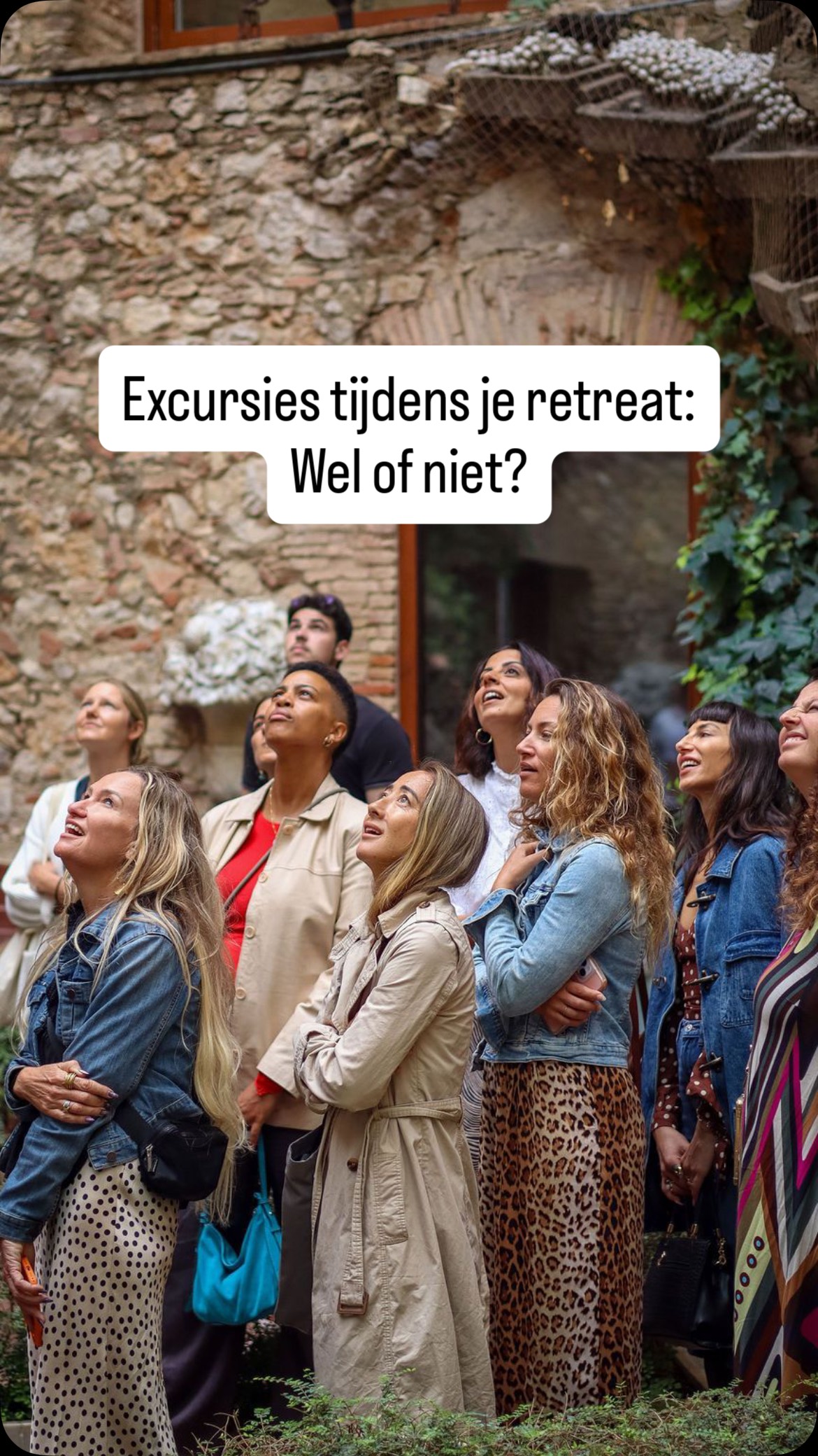 Activiteiten en excursies tijdens je retreat, wel of niet?
Als ik zelf een retreat host, zoals de Connect Retreats, zijn er meestal één of twee uitstapjes, een hike in de omgeving, mindful ochtend op het strand, samen paella eten… verder blijven we vooral op locatie, omdat daar de échte transformatie plaatsvindt ✨
Maar vorige week tijdens het Retreat Leaders Retreat met @costabravapirineu & @albaretreats in de Costa Brava was het anders! We mochten allerlei activiteiten testen die onderdeel van je retreat zouden kunnen zijn 👇
🚴♀️ e-bike tour door schattige dorpjes met @granfondocommunity
🪴 potten bakken met @glaemporda
🫒 olijfolie proeven met @oli_fontclara
🌸 natuurlijk parfum maken met @bravanariz
🌼 eetbare bloemen workshop met chef @iolandabustos
🍷 wijnproeverij bij @masgelipals
🥗 mindful macrobiotische lunch met @edgartarresfalco & @espaicuinarsa
🏛️ stad bezoeken Girona met stadstour van @aqvabanysromans
🎨 kunstzinnig doen in @museudali
Zó leuk om te zien hoe divers retreats kunnen zijn van diepe rust tot zintuiglijk avontuur 🌞
Nu ben ik benieuwd:
👉 Doe jij activiteiten of excursies tijdens je retreat? En zo ja, wat dan? 💬👇
Coverfoto in het dali museum gemaakt door @miastallard
#CostaBravaRetreat #InCostaBrava #InPyrenees #CostaBrava
#FloralCuisine #PotteryWorkshop #OlfactoryWalk #Perfume
#DaliMuseum #ArtAndInspiration #LaGarrotxa #Oix #RomanBaths
#MacrobioticLunch #Mindfulness #RetreatCoach #RetreatLife
