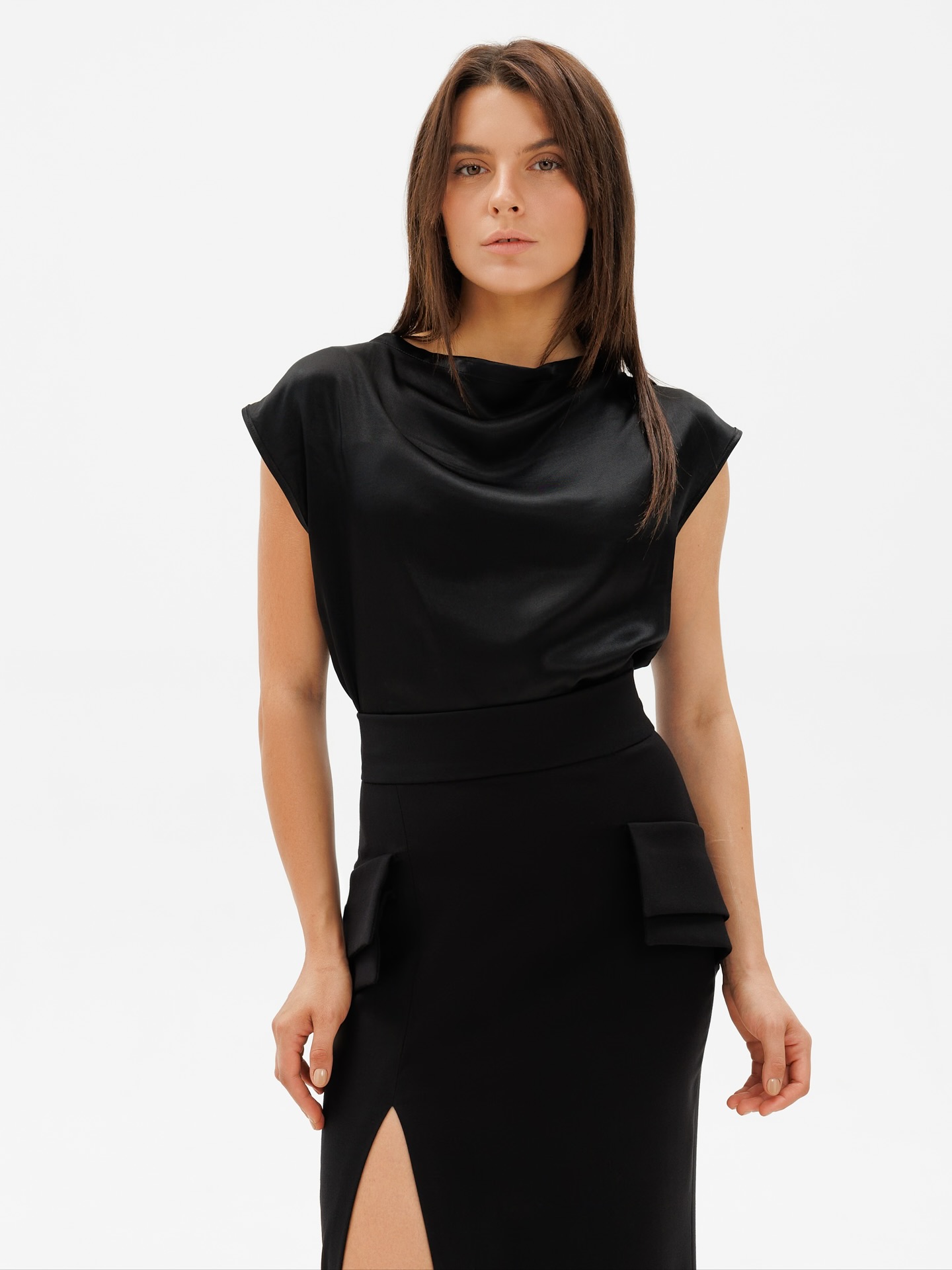 The art of all-black dressing by DAR ANN Studio - subtle power and details that captivate:
- Defined waist
- Strong shoulders
- Play of textures
- Elongated silhouette
.
OCEAN Top and EXECUTIVE Skirt are available at www.darann.com