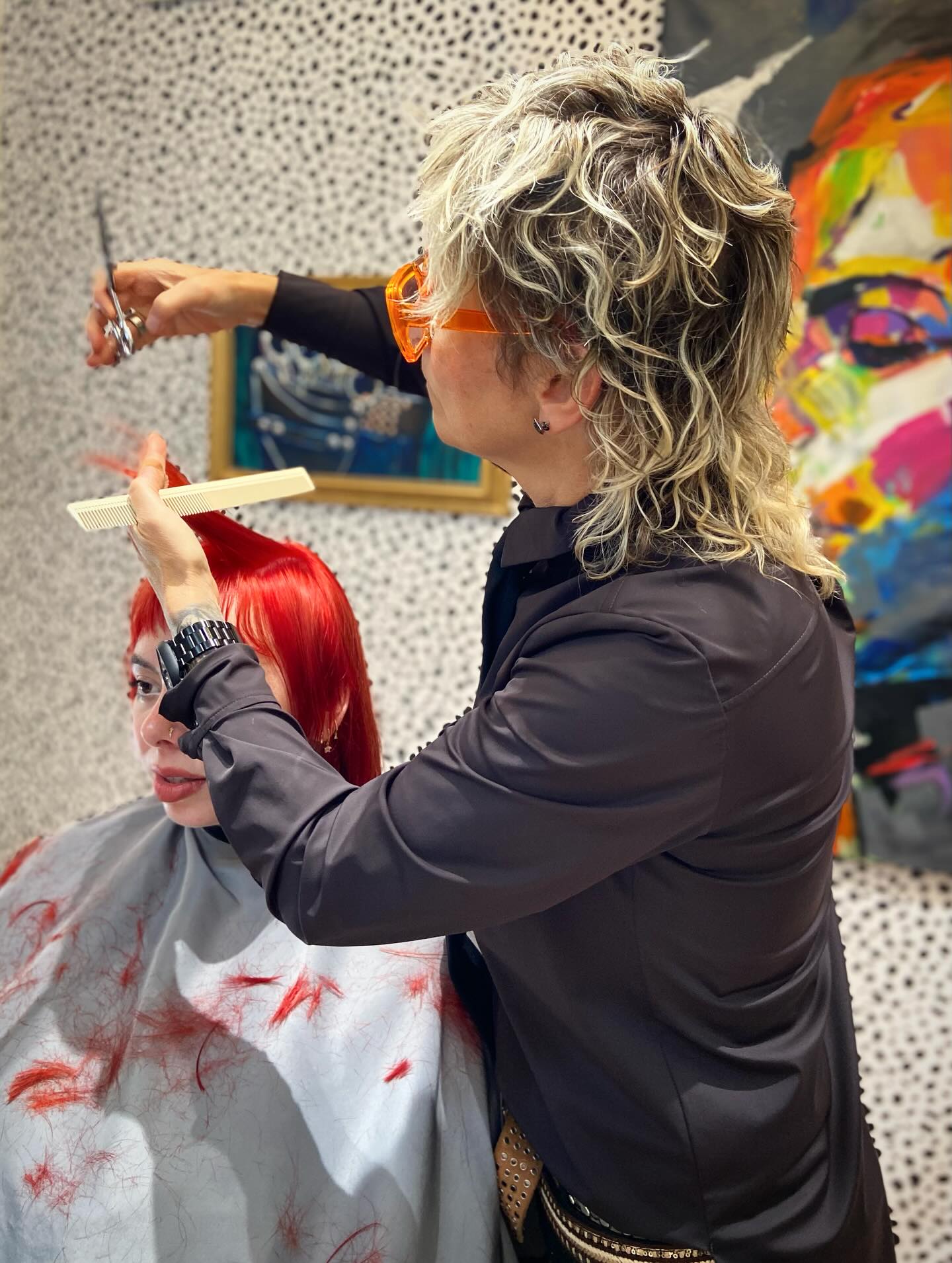 A red hot mullet is in the works 🪄❤️🔥 cut by Katie, color by Fink ✌️
.
.
.
#modernmullet