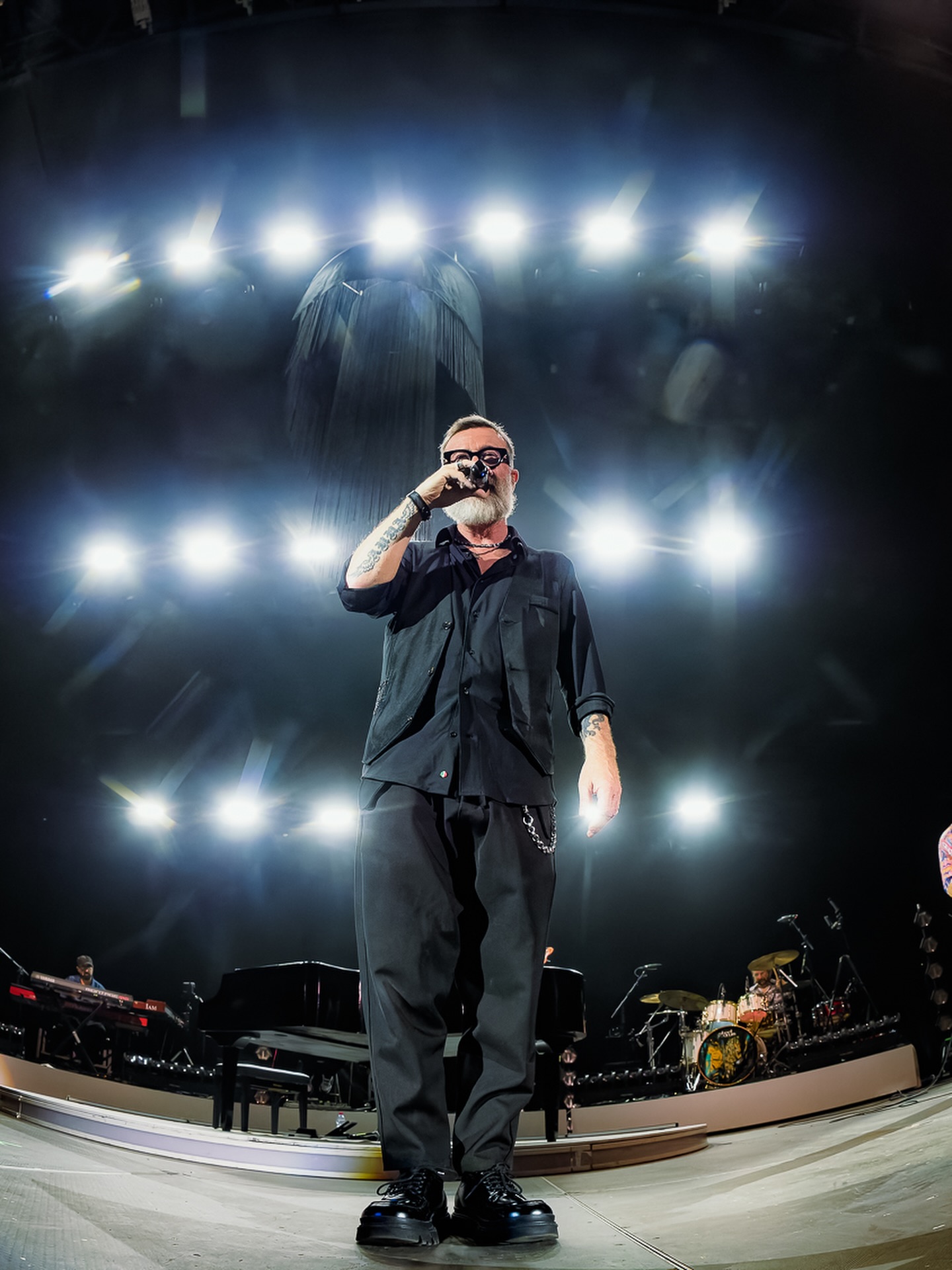 La prima volta non si scorda mai…
E infatti sarà impossibile dimenticare la serata di ieri all’@unipolforum!
Grazie Milano per l’energia e l’affetto, e grazie @fedez per la sorpresa speciale ❤️
Stasera si torna a casa: Firenze, siete pronti?
Ph @stebrovettoph @project_photo.it
#MarcoMasini #CiVorrebbeAncoraIlMare
@friendsandpartners @momyrecords @concerto.official @rtl1025 @birindelliauto