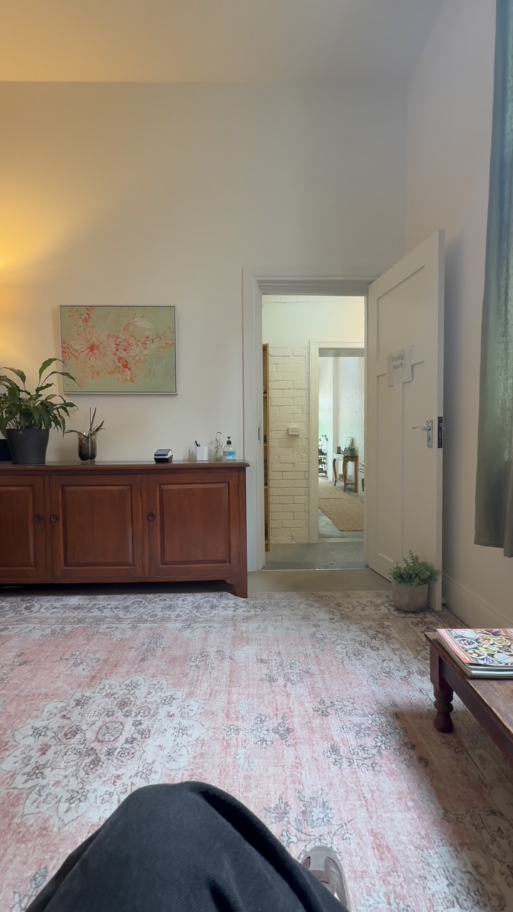 Walking from the quiet backstreets of Brunswick, onto bustling and busy Lygon Street and then into peaceful @verde.lab_ ☺️ A bit of self care is exactly what I needed 👌🏼
#brunswick #myotherapymelbourne #massagemelbourne #selfcare