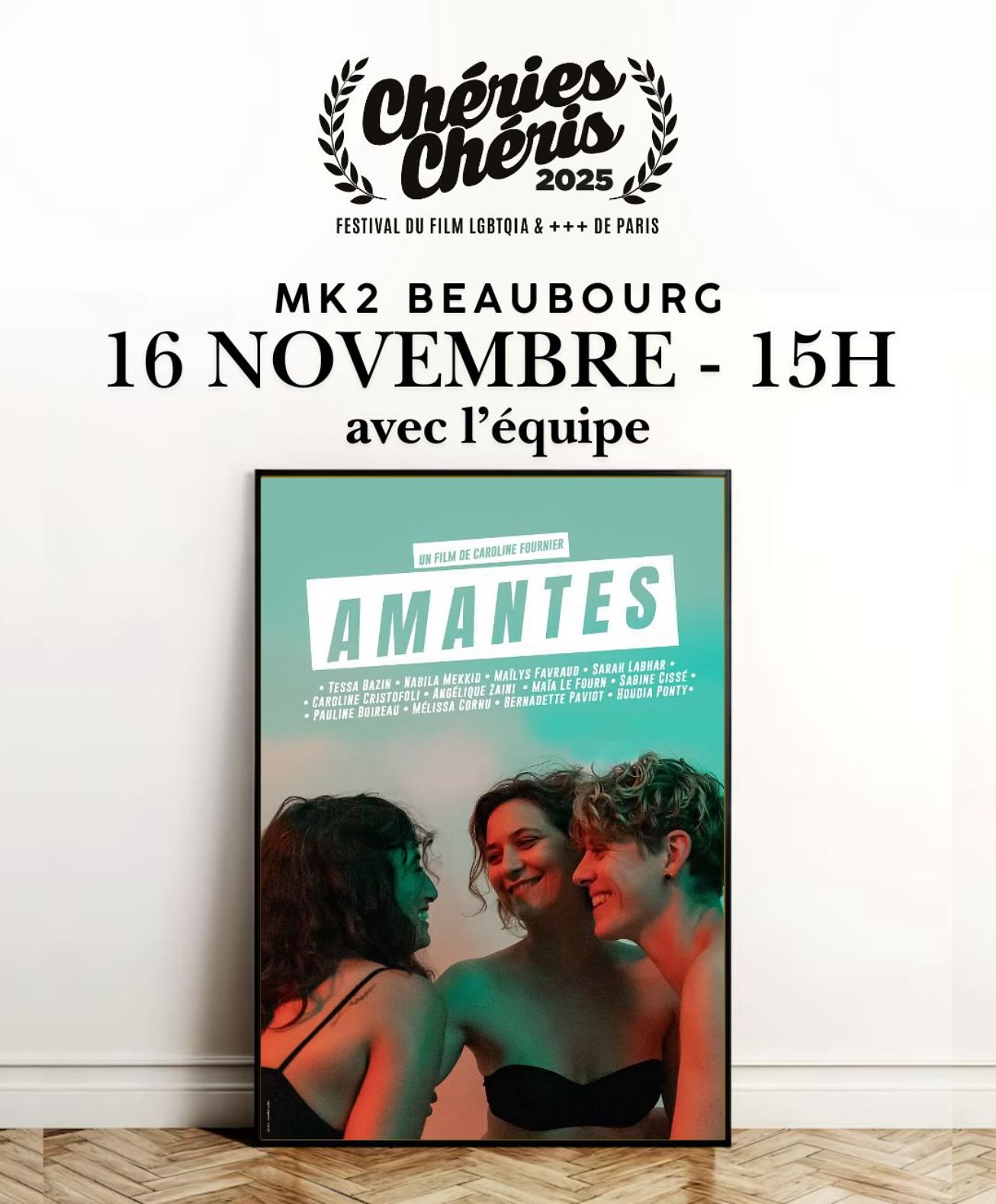 Merci 🙏🏻🙏🏻🙏🏻 @cheriescherisparis
😍🥰
✍️ Réunissant les amies et amantes de la websérie “Q”, @amantes.le.film est une comédie dramatique chorale 100% lesbienne qui raconte avec autodérision différentes histoires d’amour d’aujourd’hui. S’éloignant des stéréotypes éculés, le film donne à voir des femmes complexes, puissantes et vulnérables, drôles et mélancoliques, pleines de contradictions et d’espoirs. Des femmes qui aiment,y qui choisissent, qui se trompent, qui recommencent… Avec cette fiction à la fois libre, joyeuse, intense, Caroline Fournier ouvre des fenêtres sur des possibles encore trop peu représentés. Elle démontre avec brio que c’est en inventant, en racontant, en riant aussi, que l’on résiste le mieux aux paradigmes hétéronormatifs et à la violence viriarcale. Un vent de fraîcheur irrésistible !
#love #lesbians #romcom