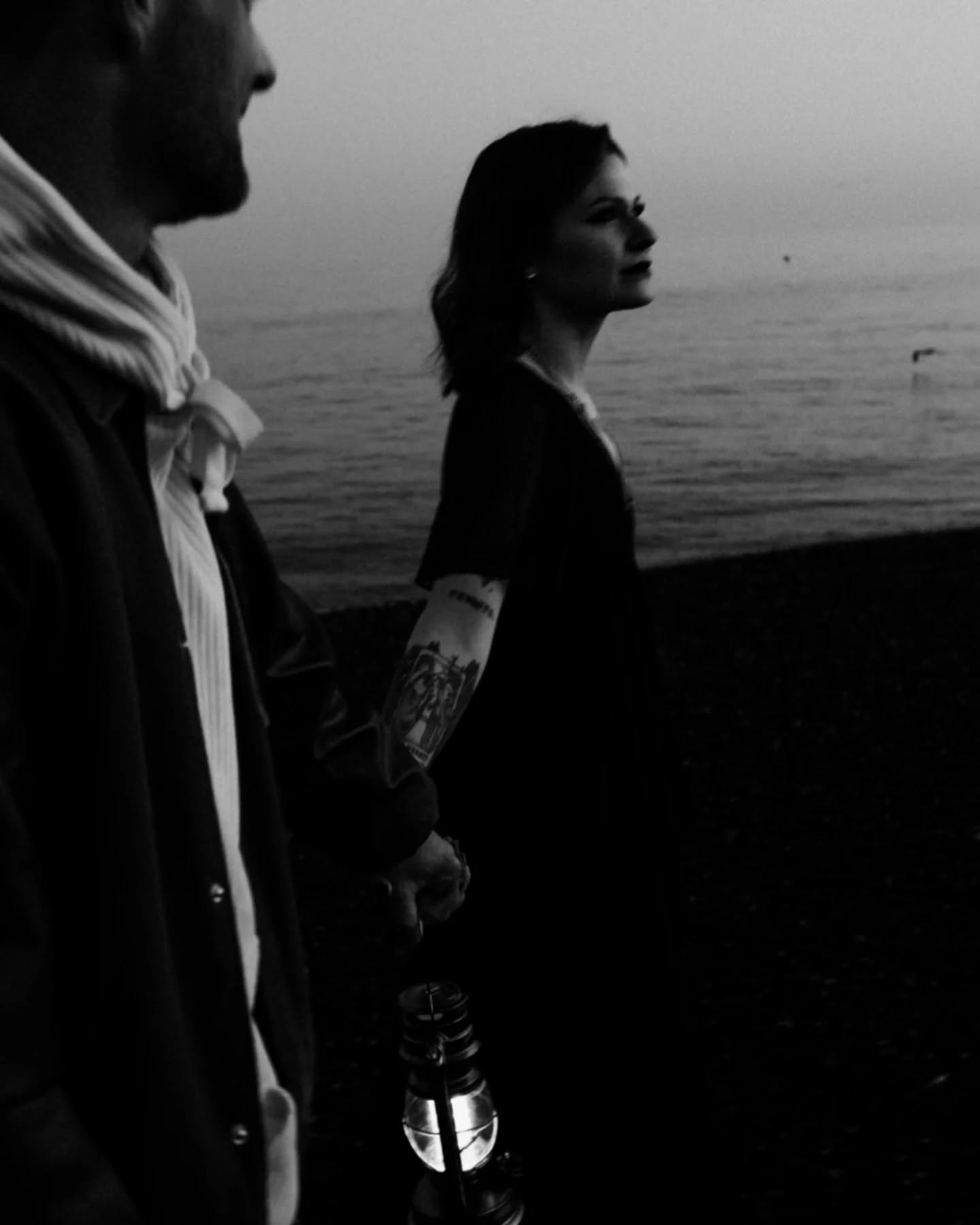 Come for a walk with Phoebe & Dan at blue hour for their engagement photoshoot on Brighton beach. Blue hour and the sea is honestly the perfect duo, a short amount of time with the light treating you to fast pace ever moving shades.