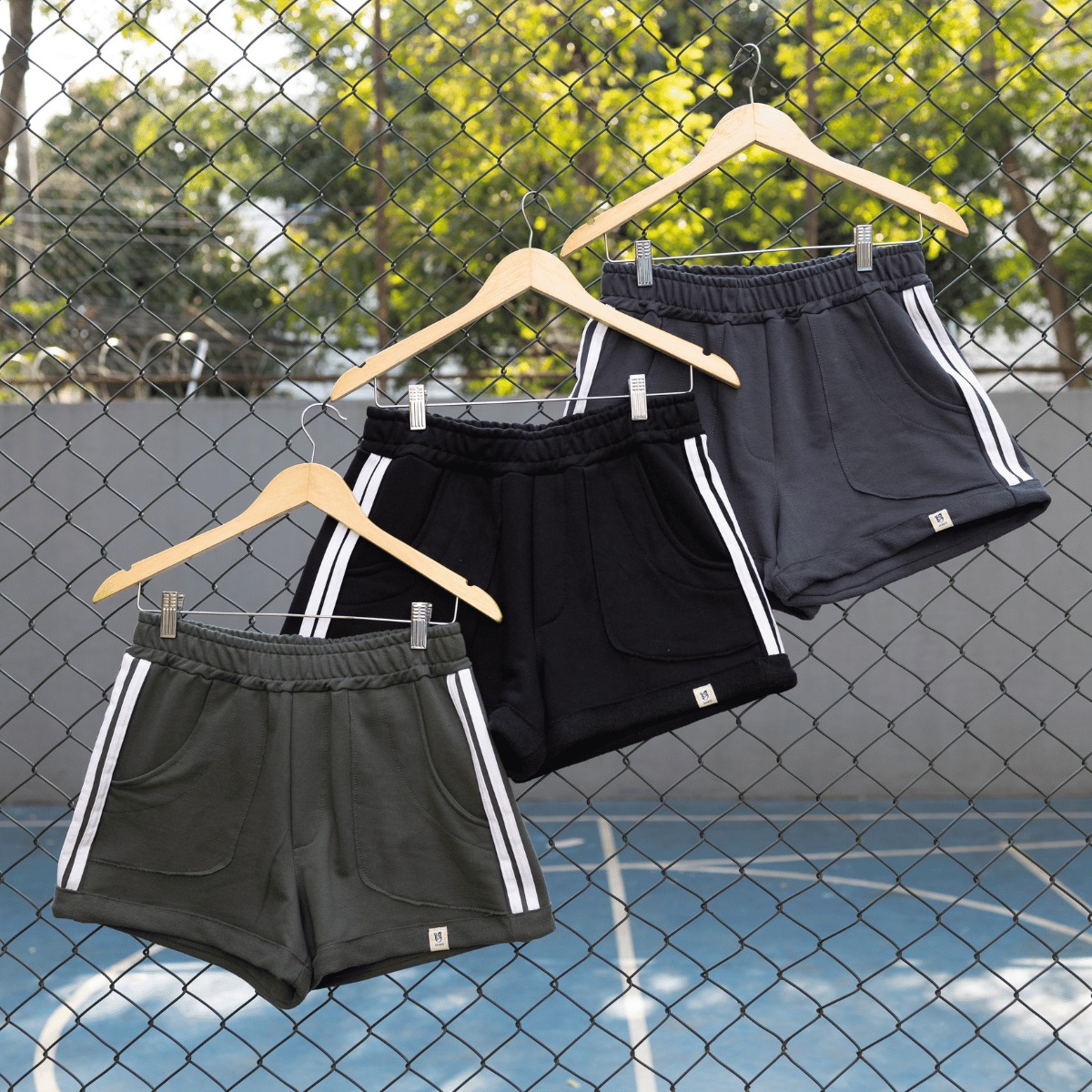 ✨ Seja bem-vinda(o) à Jango_Store✨
Para a nossa grande estreia, apresentamos o Kit Essencial de Shorts Moletinho com Listra Lateral: conforto, estilo e praticidade para TODOS os seus dias! 👟💖
Perfeito para a academia, aquele passeio relax ou para dar um toque sport-chic ao seu look.
Conta pra gente: qual a sua cor favorita? 👇