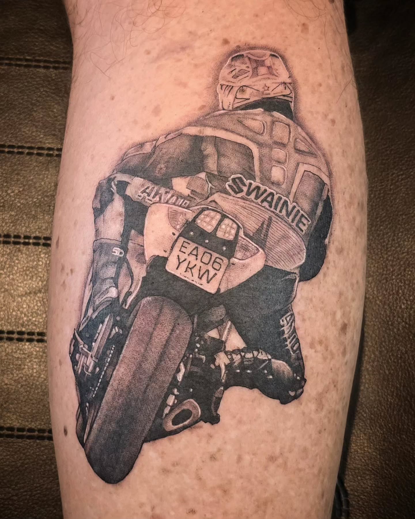 ð I am so chuffed that I got a chance to do another biker tattoo! Trevor wanted himself and his bike tattooed, with his nickname 'Swainie' in the leathers! Would love to do more like this ð
.
.
.
#tattoo #art #design #biker #motorbike #motorcycle #photograph