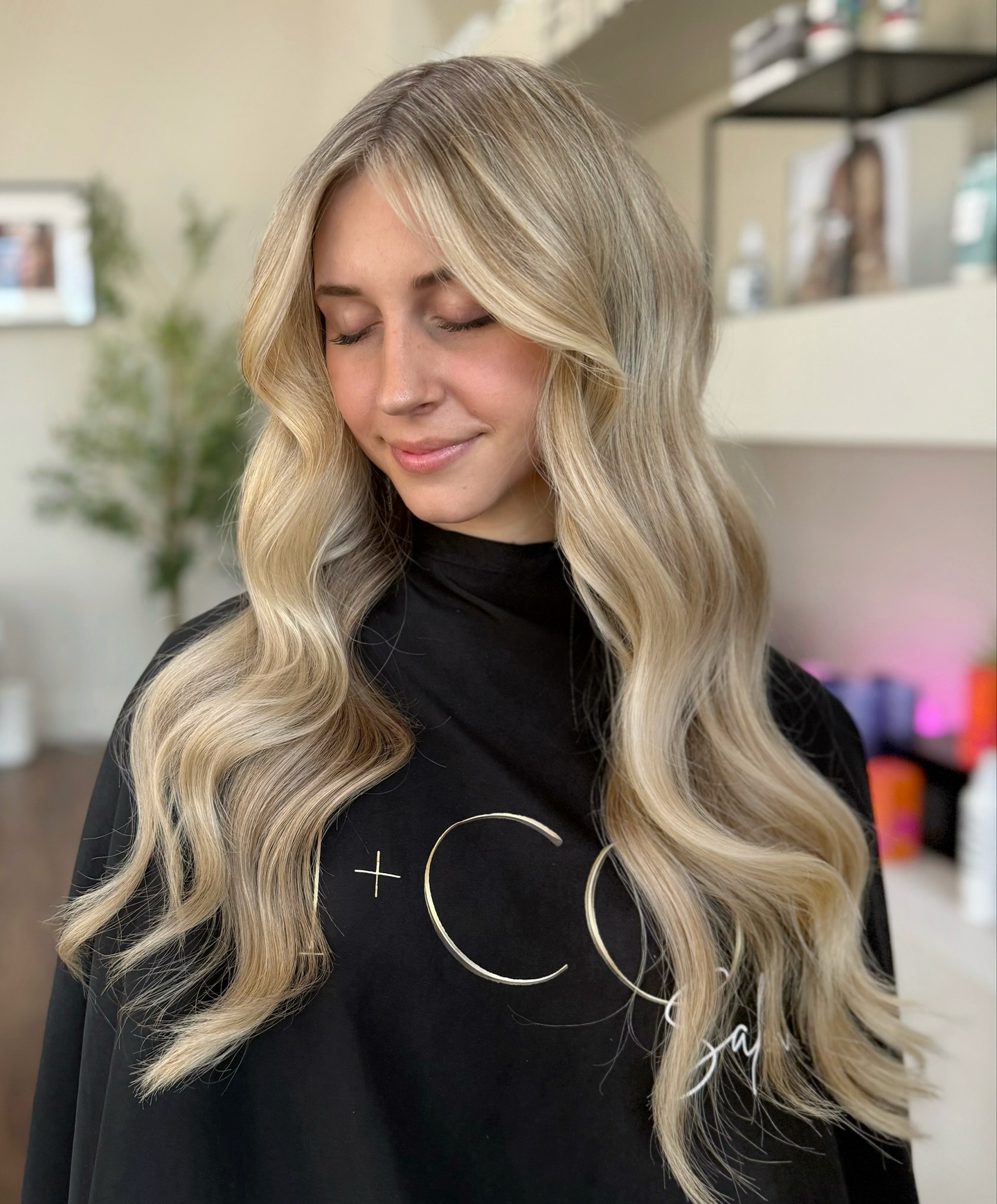 No harsh lines, no grow out stress. This beauty comes in every 4-6 months 😍
#fortmyershairstylist #capecoralhairstylist #swflblonde