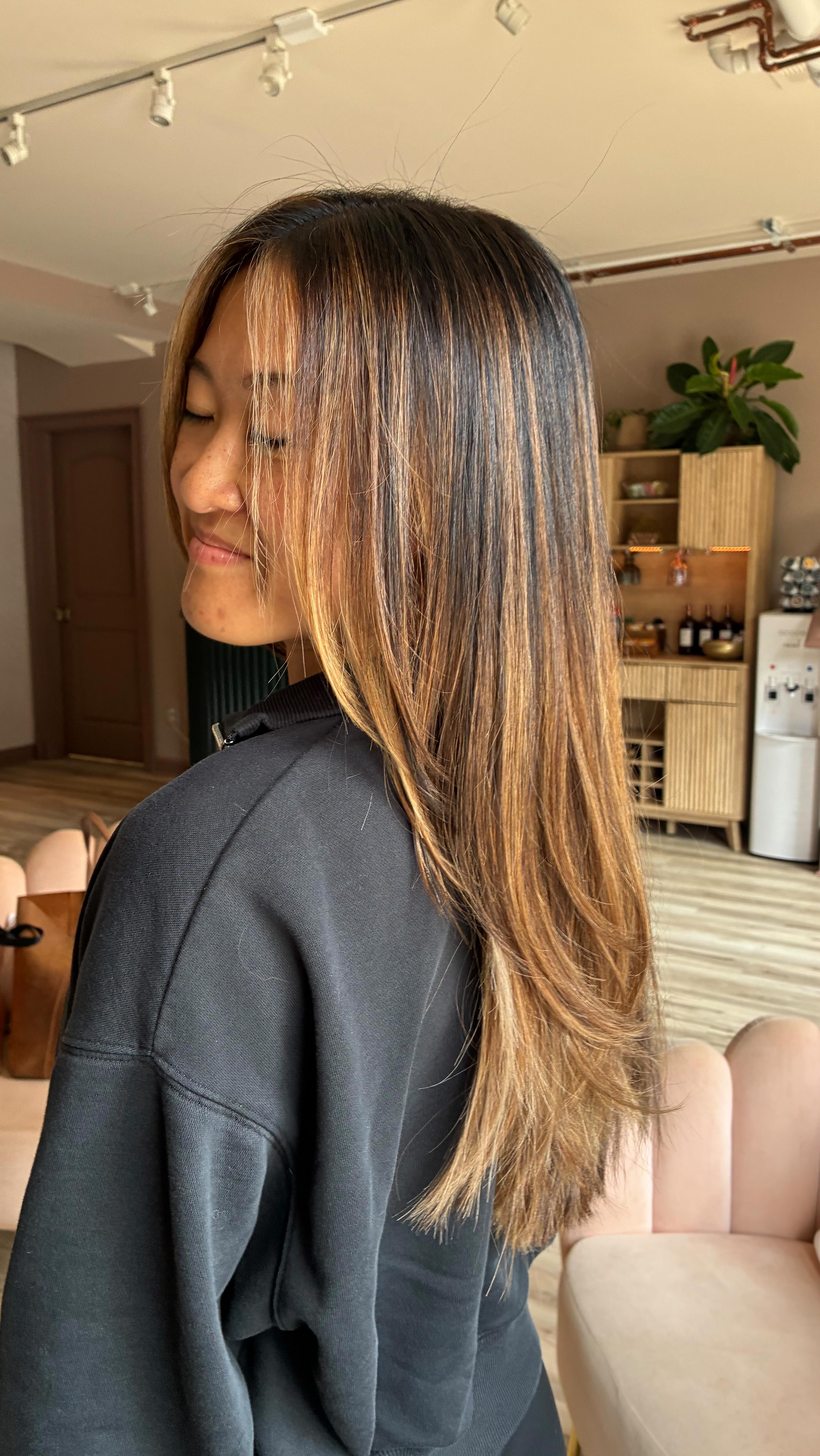 A little brightness, a little warmth, and a whole lot of dimension
Lived-in blonding and cut by @toryjtomcourson — the perfect fall refresh 🍂
#nativemane #grantparksalon #atlhair #atlsalon #livedinhair
