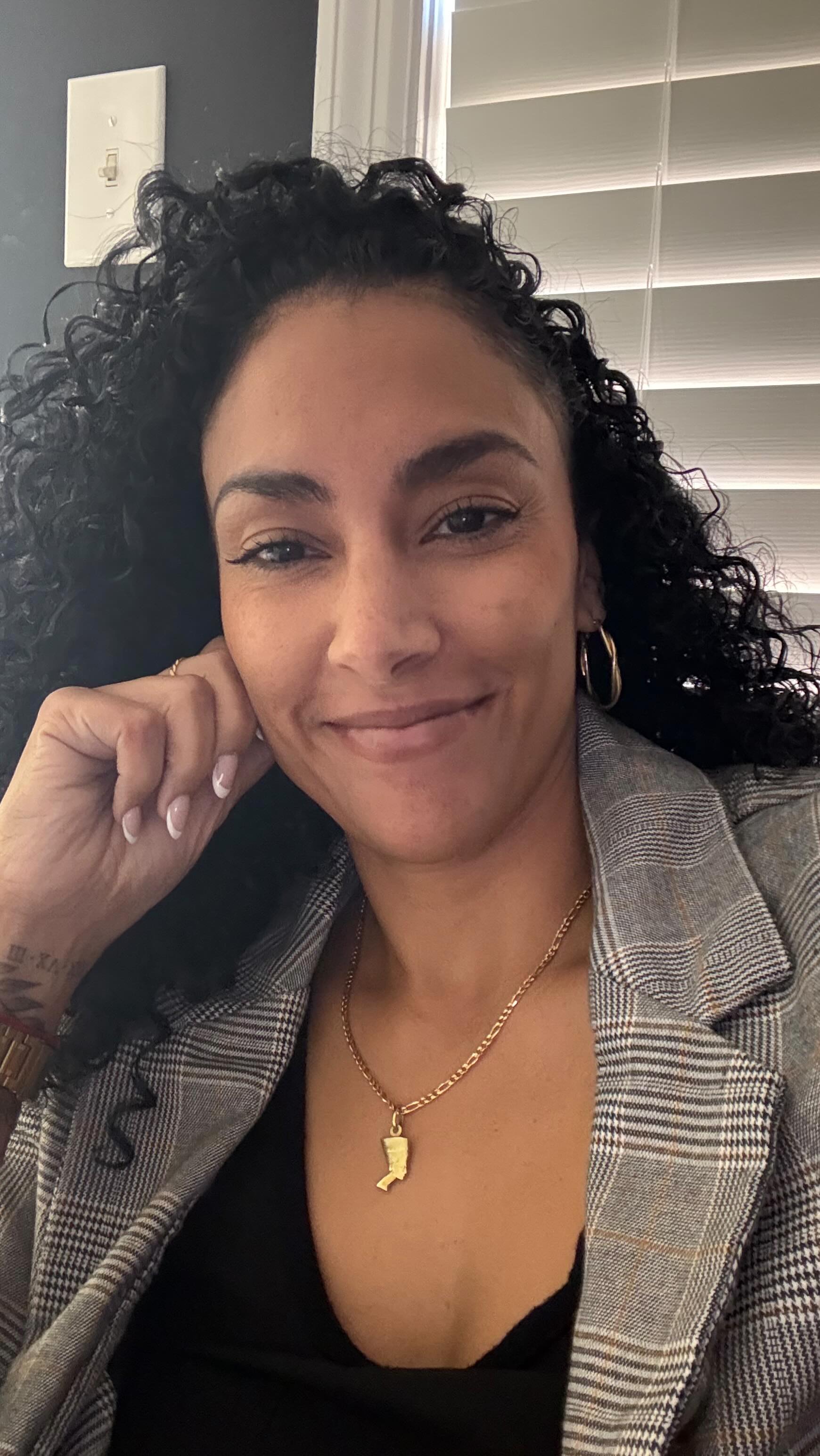 Just me casually wondering why my camera exposure’s off… turns out I’m the problem, not the lighting 😅✨
Me: Why do these shots look so dark?
Also me: still vibing in my shades 😎
#PhotographerLife #BehindTheScenes #musanaturalphotography #lawrencevillega #thompsontreefarm #familysessions #BrandPhotographer #AtlantaPhotographer #ContentCreator #PhotographerHumor #PhotographyFails #BTSmoments #CreativeEntrepreneur #atlantabrandphotographer #commercialphotography #