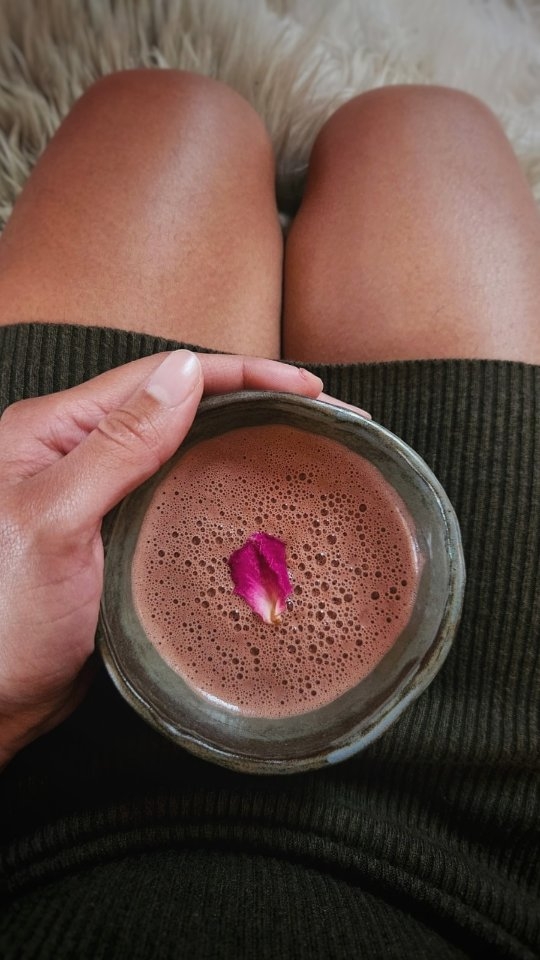 ✨ WOMB ORACLE HEALING ✨
with Maile Kalokura
A 2-hour journey into your feminine essence — where your body is heard, your heart is held, and your womb is honored.
This is a sacred space woven with ancestral psychology, ritual & cacao, Rose and myrrh medicine, astrology, sacred oils, Thai yoga massage, Yoni steam, and womb massage — all guided by deep listening and prayer.
For women ready to soften, release, and return home to their inner wisdom. 🌹
💌 DM me for early booking — sessions reopen from November 25th, after my return from Egypt.
A one-of-a-kind offering for your full feminine restoration.
🌿