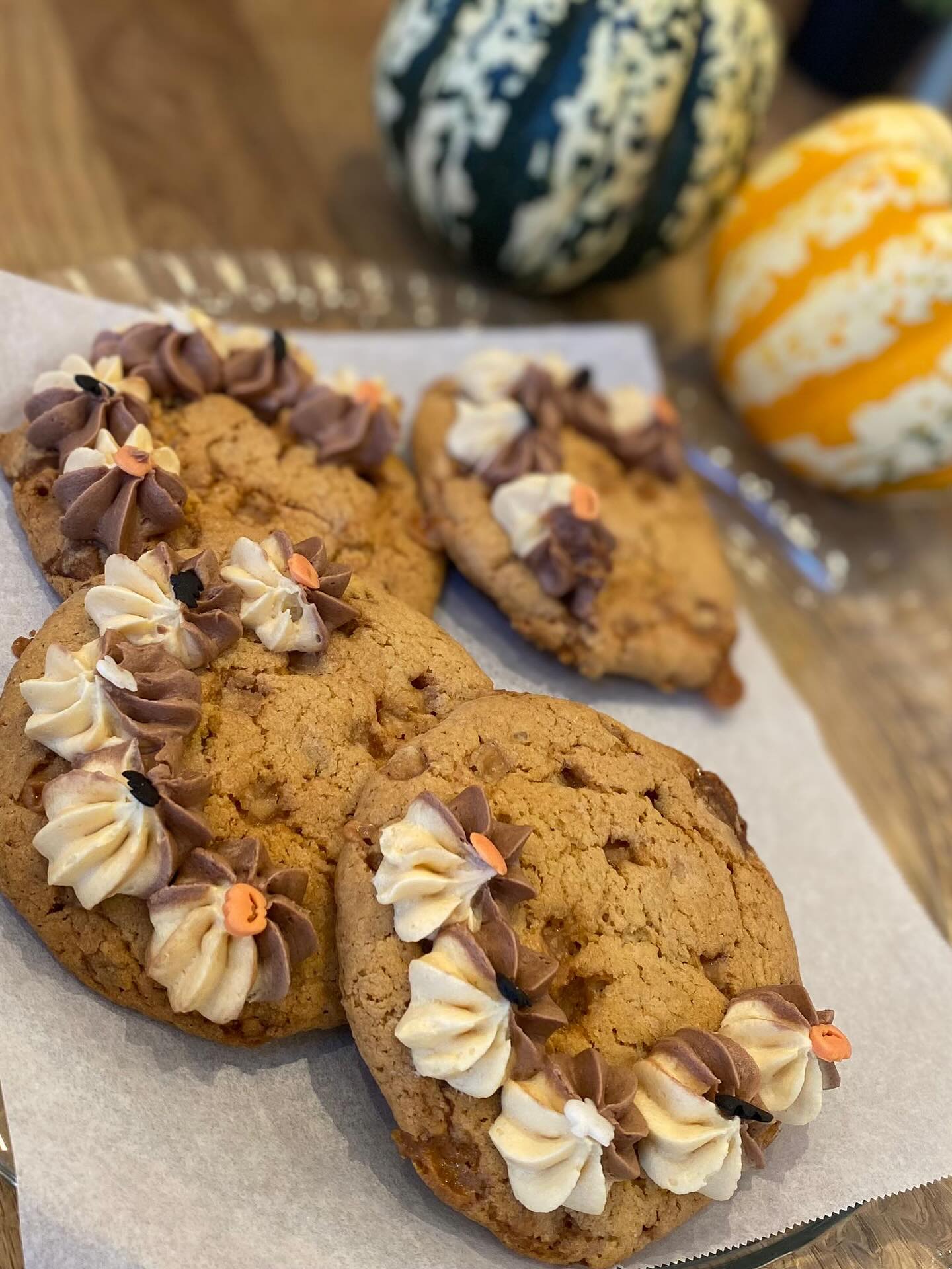 Itās the weekend! š„³
Enjoy a breakfast or lunch with us this weekend; we have some great specials for you to try. Our extension is warm & perfect for that catch up āļø
Swipe for a few of our Halloween themed bakes šā¦