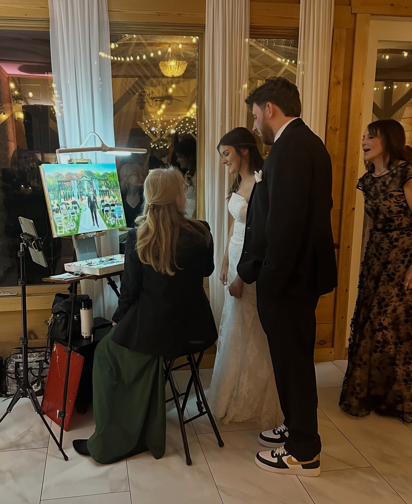 Kate & Zach are Mr. & Mrs. Turner! A perfect day for their beautiful wedding @lcfarmevents.
#weddinggifts
#liveeventpainter
#weddings
#liveweddingpainter
#liveweddingpainterAtlanta
#weddingpainting #atlantaweddings #atlantabrides #georgiabrides #brides
#southernbride #southernweddings
#engagedcouples #weddingtrends
#weddingportraits
#artbydiannemcalexander
#northgeorgialivepainter
#acrylicpainting
#northgeorgiawedding
#strikeaposeg
#luxurywedding
#bridalbouquet