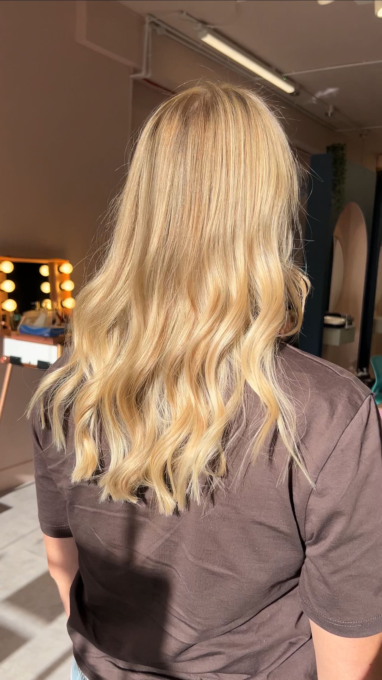 Would you like this kind of change?
#Bouyage #BlondeTransformation