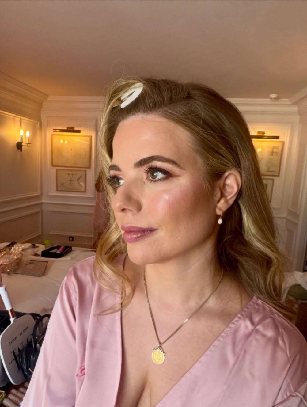 When one photo of this look, just isn’t enough 🤩
@gemcheyne
#bridesmaidmakeup #mua #makeupartist #makeupartistnorthwest #destinationwedding