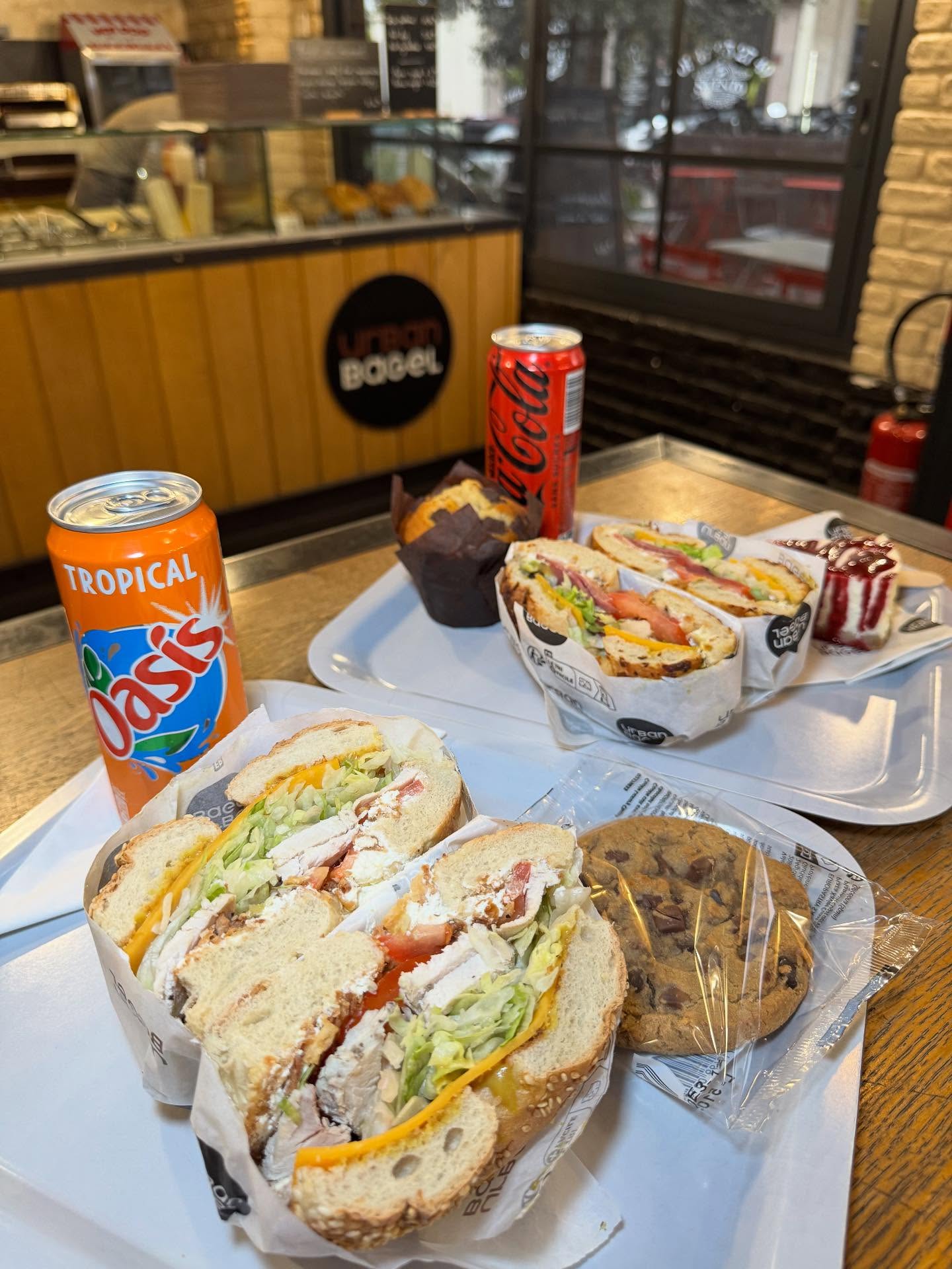 Chez Urban Bagel, on aime te gâter 😍
Du 22 octobre au 5 novembre, ton menu complet (bagel + boisson + dessert) est au prix du menu simple !
Oui oui, ton dessert est offert : brownie, cookie ou muffin 🍪
📍 Urban Bagel – 21 Rue Maurice Bokanowski, 92600 Asnières-sur-Seine
Pour profiter de l’offre :
✨ Suis @UrbanBagel
✨ Montre ce TikTok en caisse
Et viens partager un bon moment chez Urban bagel 🥯 @dny.digitalstudio