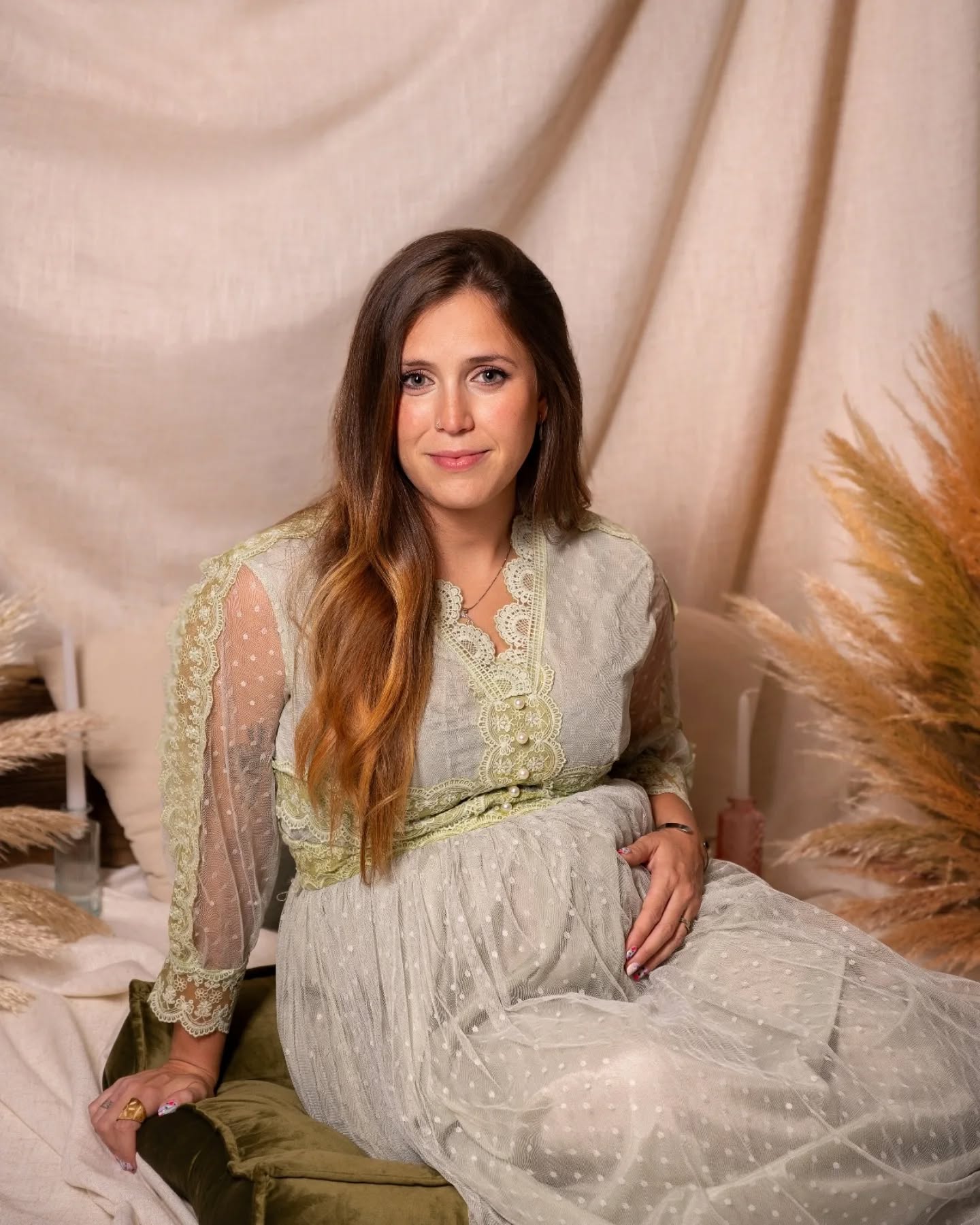 Aii mi Cris la luz y energía que desprende!✨
Los nervios que traía al principio y que poco a poco fueron desapareciendo, también por lo bien acompaña que vino, un apoyo fuerte y que sobretodo sacaba carcajadas.
Muchas gracias por venir familia! 🖤
.
.
.
.
.#maternityshoot #maternitysession #maternidadecomamor #familytime❤️ #photofamily #photofamilystudio #maternidad #maternity #maternidadreal #fotografiaembarazo #embarazo #sesionembarazo #melanymfotografia #fotografíafamiliar #fotografiadefamilia #fotografiainfantil