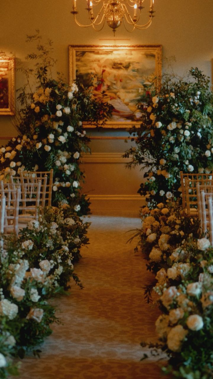 It's getting back to that time of the year again 🎄
I'm back at Grantley Hall this weekend and thought I would share this short teaser from the wedding of R&D from last Christmas.
Video @clique_visuals
Photo @annabeth.photos
Venue @grantleyhall_
Florist @dreamboatsandcarousels
Cake @poppypickeringcakes
