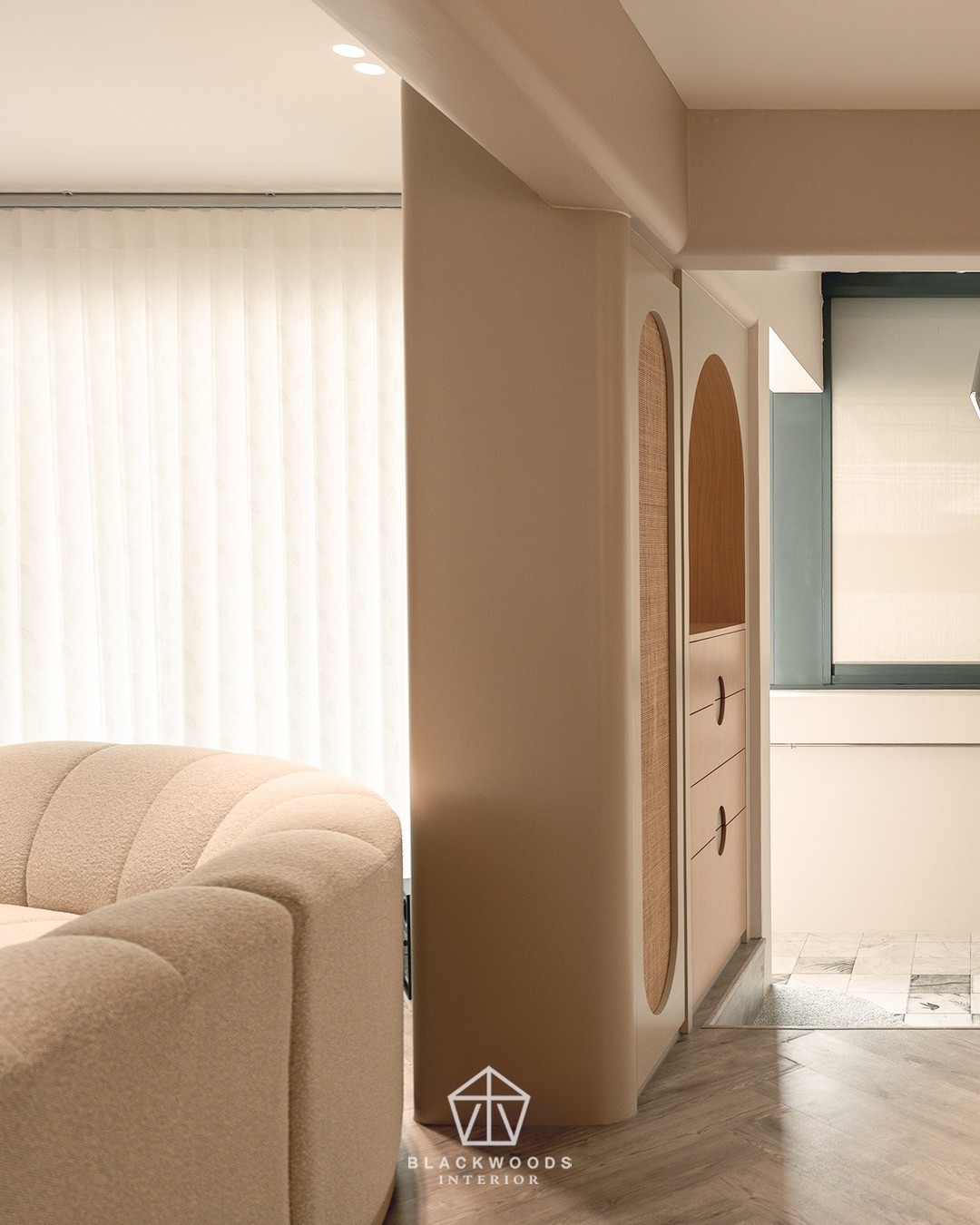 A soft interplay of curves, textures, and levels — where warm cabinetry, woven details, and a sculpted entrance step create a home that feels crafted, not constructed.
#blackwoods #blackwoodsinterior
#interiordesign #homestyling #sgliving
#modernhomes #renovationinspo
#calmspaces #cozycorners