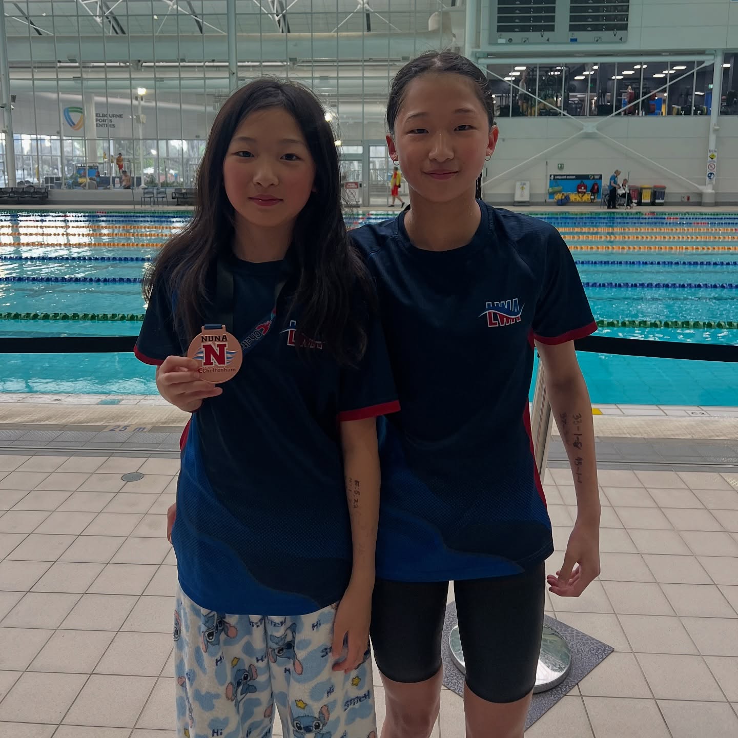WOOO!! Huge congratulations to the two sisters, Ashley and Chloe Chen! Ashley racking up some big PBs and a medal and Chloe getting some great PBs and her 200 breaststroke STATE TIME !! 🎉🎉🎉
#sisterduo #lwa #lavertonwyndhamaquatics #swimming #athletes #nuna #nunacheltenham #comp #swimmers
