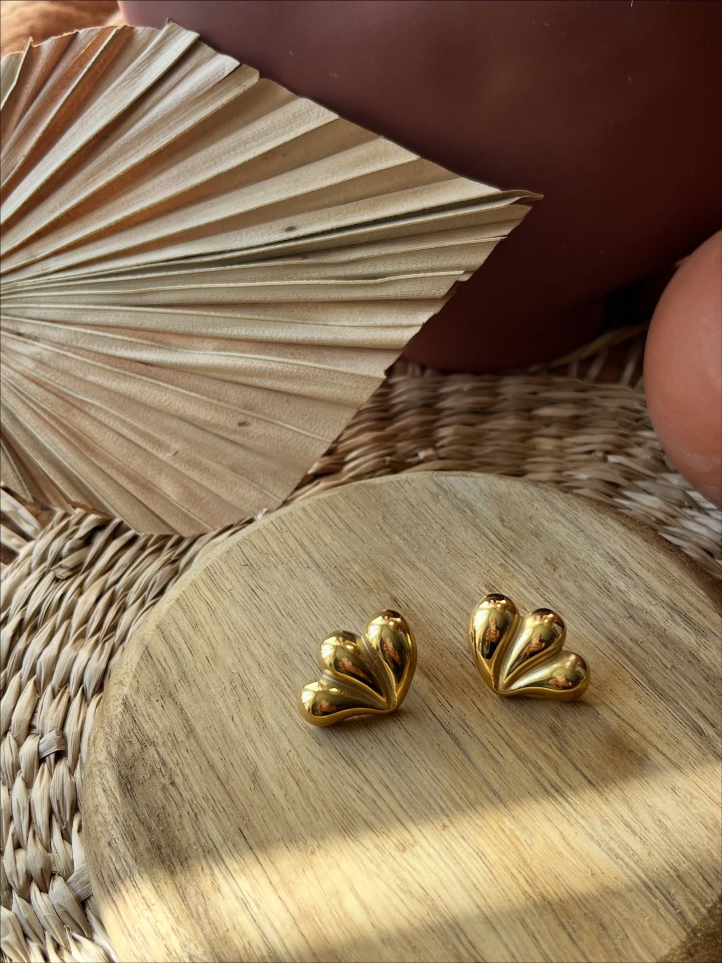 🍇Les boucles d’oreilles BRUNE
✨C’est un coup d’éclat discret pour votre visage
🪄C’est un brin d’élégance pour « pimper »une tenue
💼🪩C’est le bijou qu’on adopte et qui fonctionne pour toutes les circonstances !
💖Elles sont toutes jolies et je les adore !
Alors les adopterez-vous, vous aussi ?
🛒Retrouvez-les sur la boutique en ligne www.maisonpalou1809.fr
👋Belle journée à toutes, que vous bossiez, viviez un mère-credi ou bien que vous soyez en vacances !
~~~~~~~~~~~~~~~~~~~
💜MAISON PALOU 1809
✨Boutique en ligne de bijoux fantaisie en acier inoxydable et autres accessoires tendance
👩🏻💻By Coralie, trentenaire, mumpreneur
🌈Communication | web | mode | danse
📍Vaucluse, Avignon