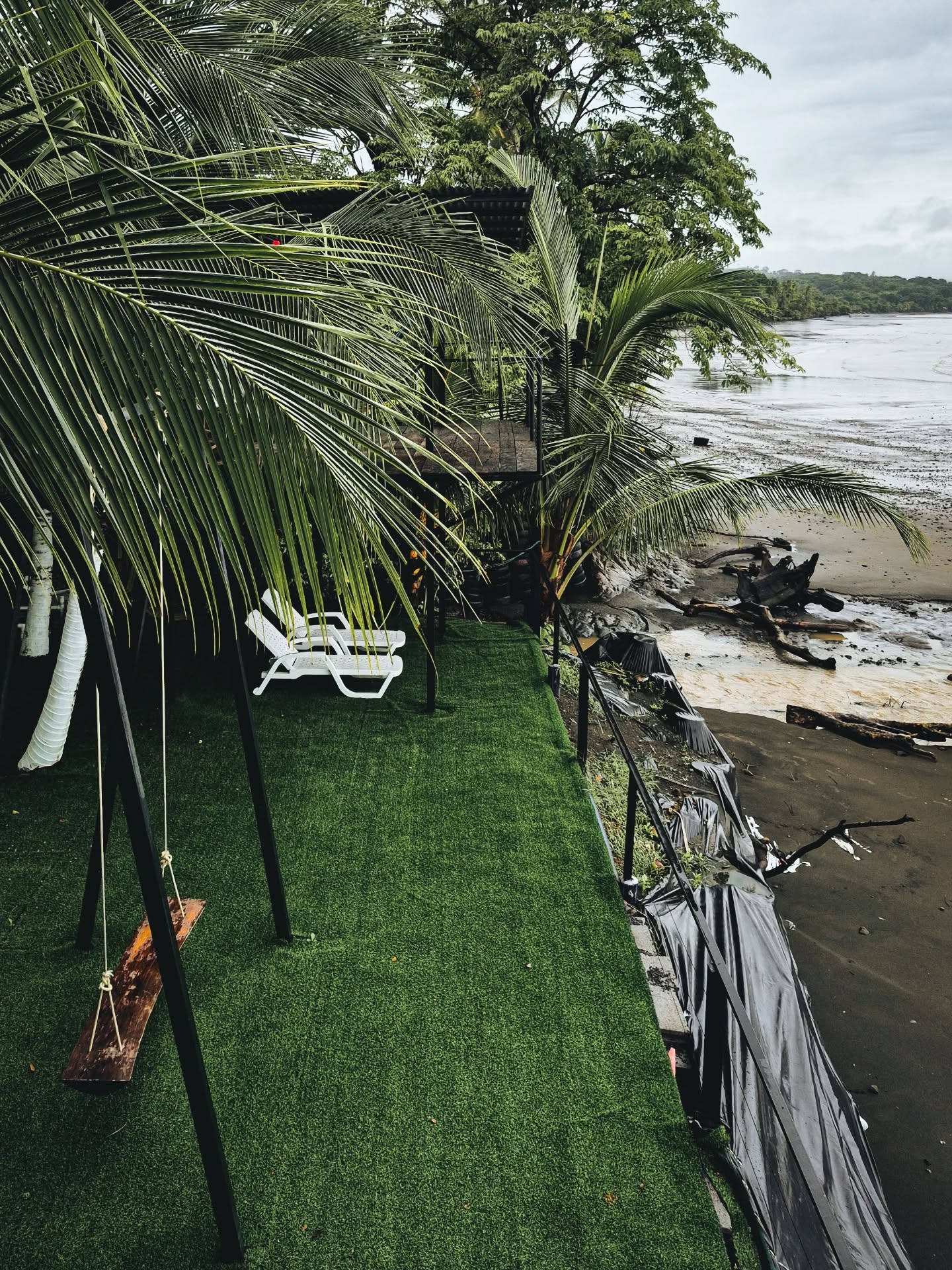 At Tres Monos Beach House with the La Rama Project @laramaproject in Punta Burica — where design, ecology, and education meet. Reminders that creation, like nature, takes time. 🌿 Learn more at: eunycekim.com/journal