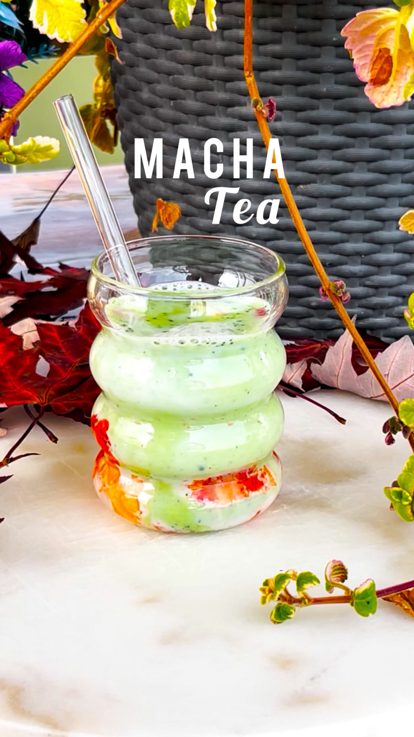 🍓🥛 Un modo alternativo (e super buono!) per bere il tè MACHA 💚
Ammettiamolo: il matcha non piace proprio a tutti per il suo gusto deciso… ma con questa ricetta diventa irresistibile!
Io uso il tè matcha di @poppatea, 100% naturale e di altissima qualità — perfetto per ricette fresche e creative come questa👇
✨ MACHA LATTE con PESCHE e FRAGOLE ✨
In un bicchiere metti qualche pezzo di fragola e pesca fresca, aggiungi il tuo latte preferito, poi versa un cucchiaino di matcha @poppatea sciolto in poca acqua.
Mescola bene… e goditi una bevanda fruttata, leggera e piena di energia! 🍑🍓
💚 E se vuoi provarlo anche tu, fino al 22 novembre hai il 10% di sconto con il codice ALESSIA10 sul sito di Poppa Tea (lo trovi nella bio della loro pagina!).
#PoppaTea #matchalover #matchalatte #healthyrecipes #drinkdellestate #teatime #summervibes #matcharecipe #gift #valigiainfarinata #fοοdcreatοr #trapentoleevaligie