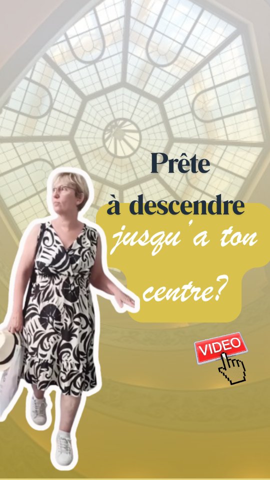 As-tu déjà entendu parler de l’escalier monumental
en colimaçon des Musées du Vatican,
imaginé par Giuseppe Momo en 1932,
inspiré de Bramante ?
Je l’ai descendu lentement. Marche après marche.
Et tu sais… ce n’est pas seulement une prouesse architecturale.
C’est une métaphore vivante de notre chemin intérieur.
On croit monter ou descendre.
Alors qu’en réalité, on tourne autour d’un axe invisible : notre propre axe.
Chaque marche, c’est une croyance qui se détache.
Une mémoire qui se traverse.
Une histoire ancienne qui se libère.
Et puis, il y a ce moment où l’on lève les yeux.
Là, au cœur de la spirale… la coupole.
La vision claire. Le centre qui nous attend depuis toujours.
C’est ce que j’accompagne dans mes guidances :
Descendre avec toi dans tes profondeurs.
Réunir les morceaux.
Écouter ce que ton âme murmure.
Laisser remonter la clarté.
Alors peu importe que tu aies l’impression
aujourd’hui de descendre ou de monter…
Ce qui compte, c’est de rester sur ton axe.
Et d’oser lever les yeux vers ta propre coupole intérieure.
✨ Et toi, dis-moi… à quelle étape de ta spirale es-tu en ce moment ?
#escalier de Giuseppe Momo#escalier de Bramante#Musee du Vatican#guidance spirituel #