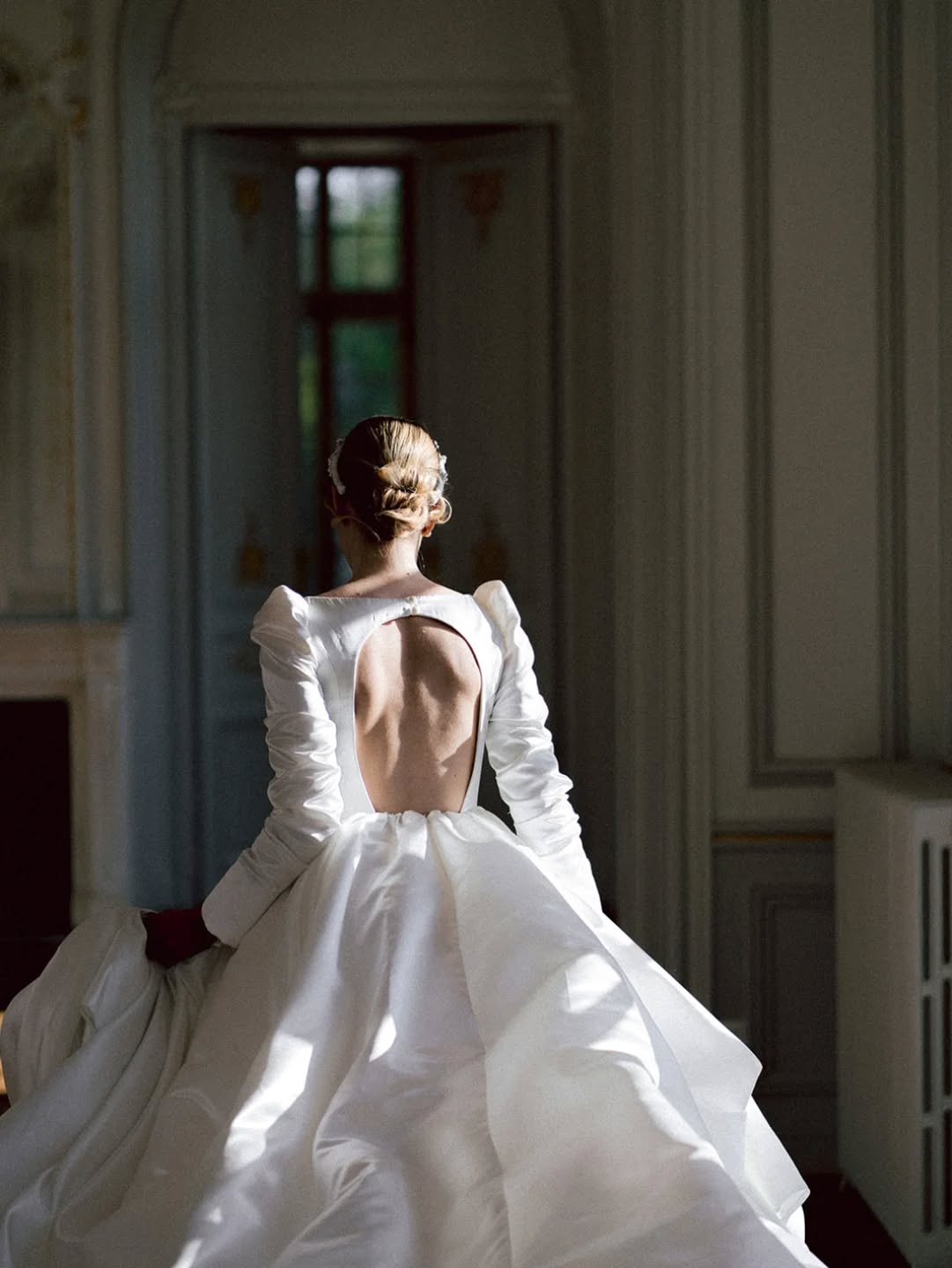 I’m Manon, wedding photographer based in France (Loire Valley if we wanna be technical) and speaking English with the Frenchiest French accent ever Frenched. My taste is diverse and so is my artistic vision of wedding photography. I like for my photos to give you both the warmth of spontaneous family pictures and the pride of grandiose portraits. Each gallery is colored based of the couple’s personalities, highlighting the richness of my work to turn it into a unique collection of memories that will last you a lifetime.
Je m’appelle Manon et je suis une photographe de mariage basée en France (dans la Vallée de la Loire pour être précise). Je parle anglais avec un accent français particulièrement intense, que des années de pratique n’ont pas du tout calmé. En photographie de mariage, j‘aime la diversité; mes reportages sont faits de clichés chaleureux et spontanés tout autant que de portraits grandioses et éditoriaux. Chaque galerie de mariage est teintée de la personnalité du couple qui lui donne vie, afin de créer ensemble des images qui traverseront les années.
Lieu : @chateau_nainville_les_roches
Photographe : @manon.douard.photographie
Design floral : @naturebyelys
Wedding planner : @cassandra_weddingplanner
Wedding designer : @justeuneevidence
Vidéaste : @tuan.nguyen.films
Modèles : @lagratiot et william_frnds
Robe : @aksel.wedding.dress
Costume : @maison_siake
Créateur de papeterie : @encresetnuances
Hair & make up artist : @iroazbeaute
Chaussures : @bellabelleshoes
Bijoux : @sohelo_bijouxmariage
Wedding content creator : @sh_signature_
Cake designer : @planete.sucree
Officiante : @theparisofficiant
Musiciens : @violinist_paris_
Locations : @evenement_objet
___
#weddingphotographer #wedding #frenchwedding #destinationweddingphotographer #pariswedding #destinationweddingphotographerfrance #editorialweddingphotographer #editorialwedding #refinedweddingphotography