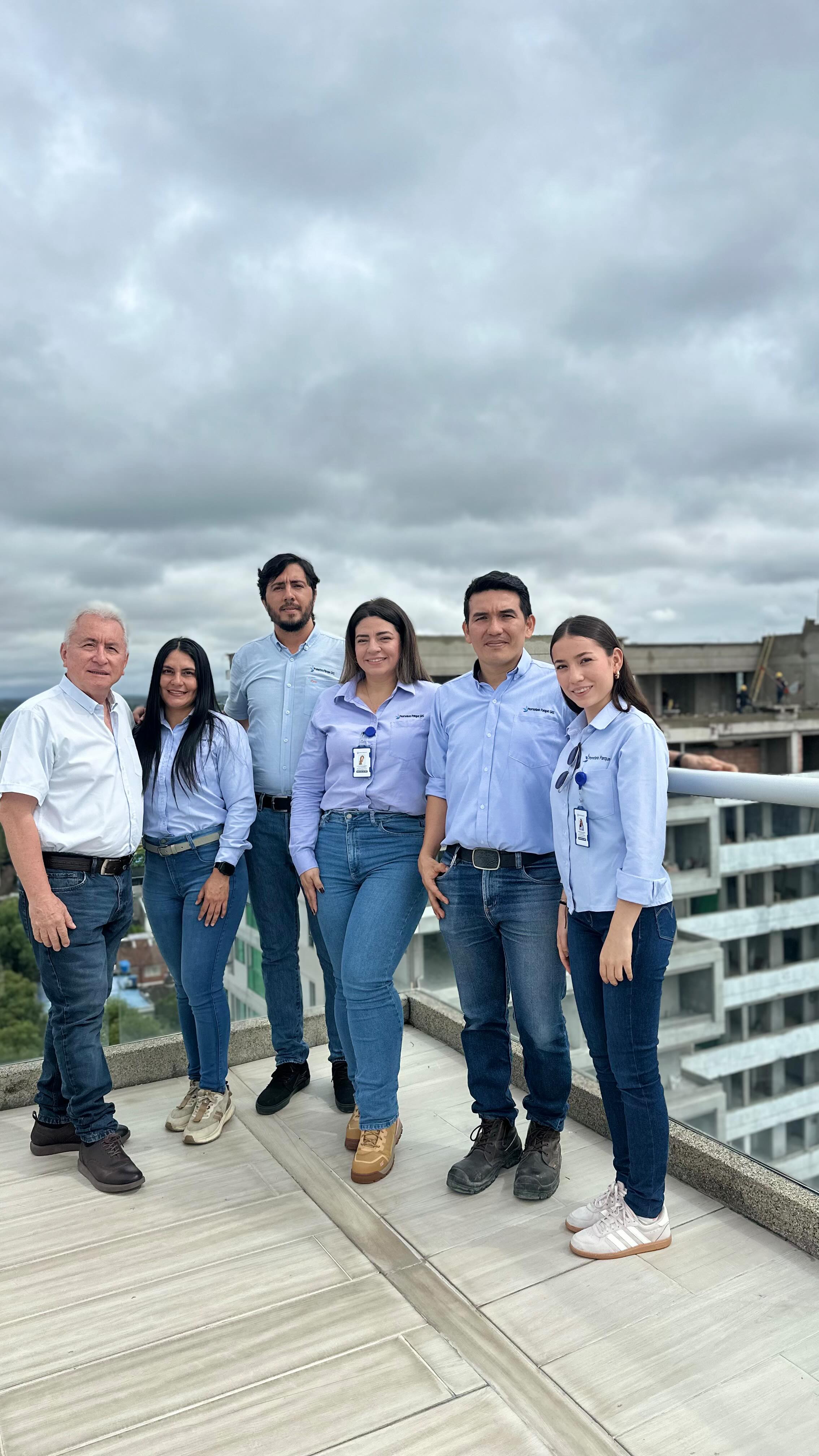 “Hoy celebramos a quienes con cada trazo y detalle hacen de la arquitectura, una forma de vida”.
¡Feliz día del arquitect@!